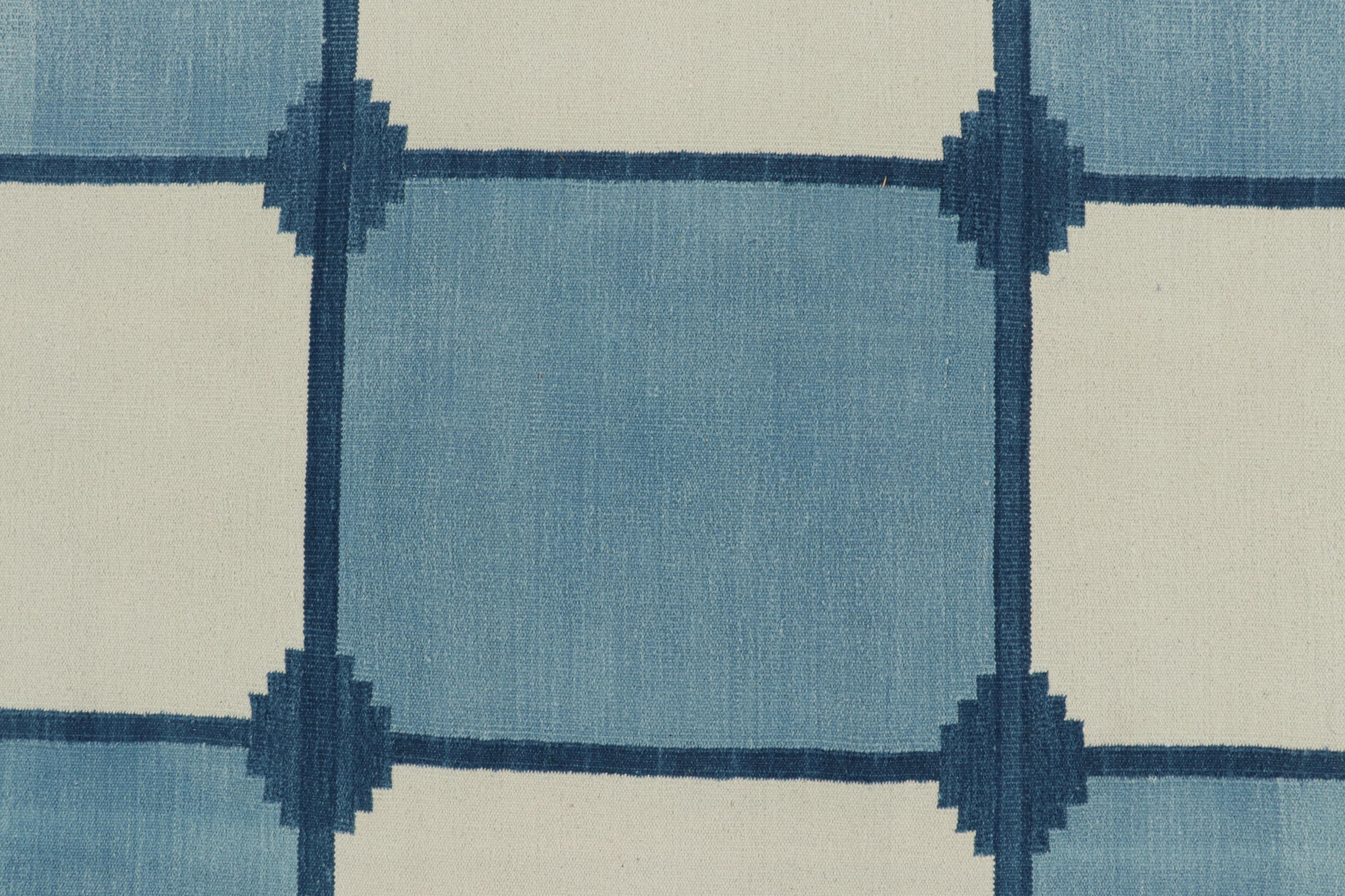 Rug & Kilim’s Contemporary Dhurrie Rug in Blue & White Geometric Square Patterns In New Condition For Sale In Long Island City, NY