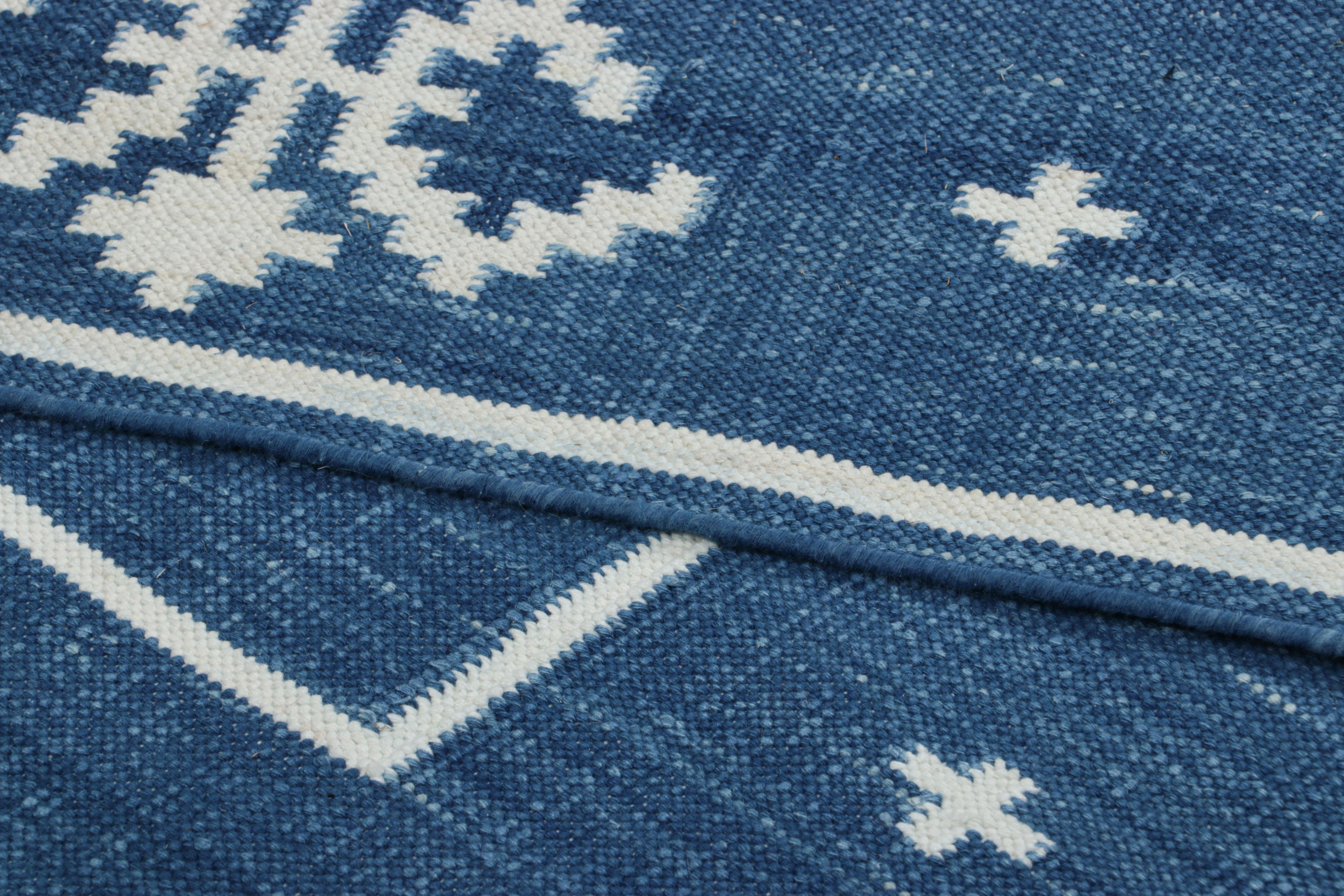 Cotton Rug & Kilim’s Contemporary Dhurrie Rug in Blue with White Geometric Medallions For Sale
