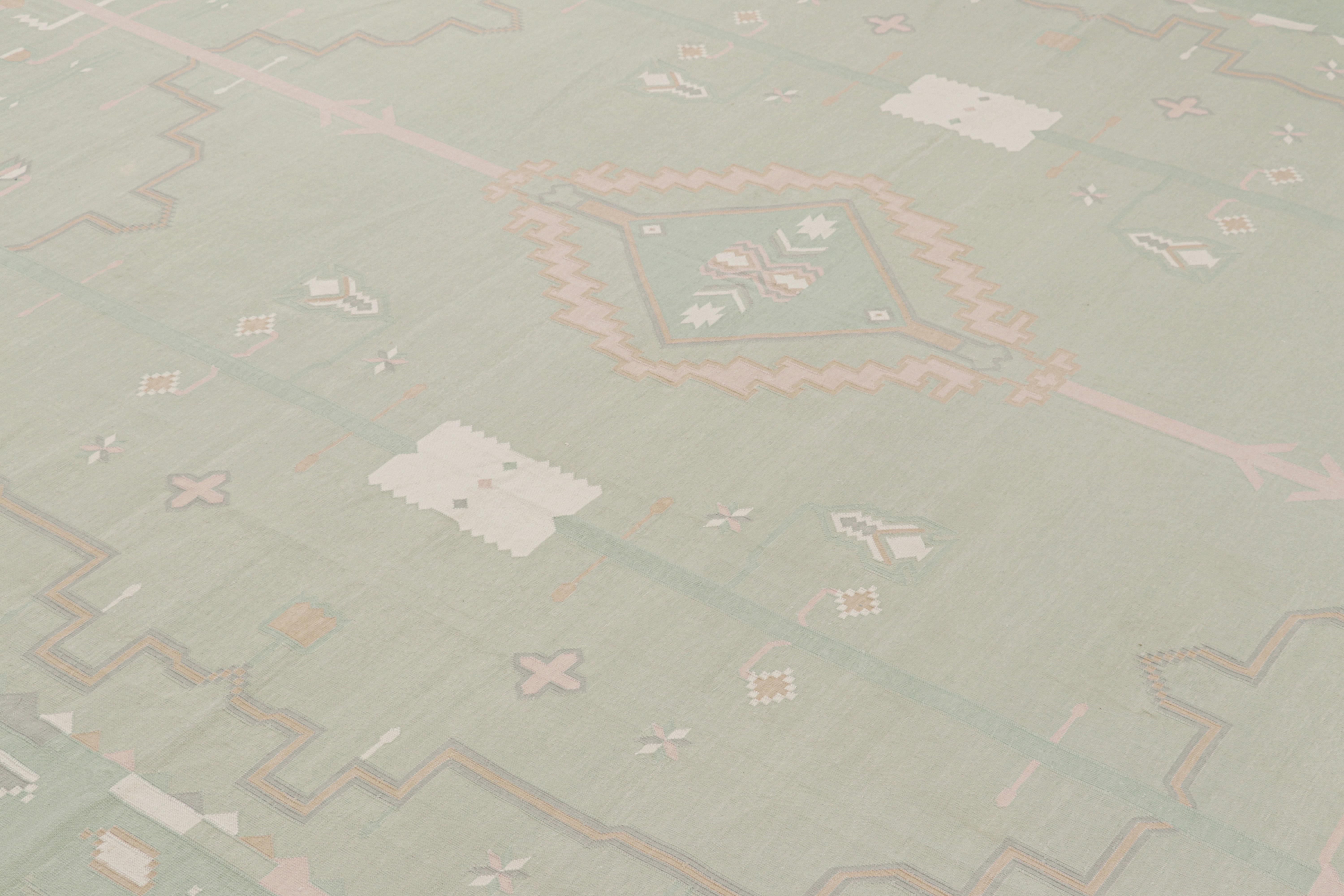 Ce tissage plat contemporain 9x12 Dhurrie est une nouvelle entrée passionnante dans la collection estimée de Rug & Kilim, qui peut être personnalisée. Tissé à la main en coton, il s'agit d'une version moderne des tissages plats anciens et vintage de