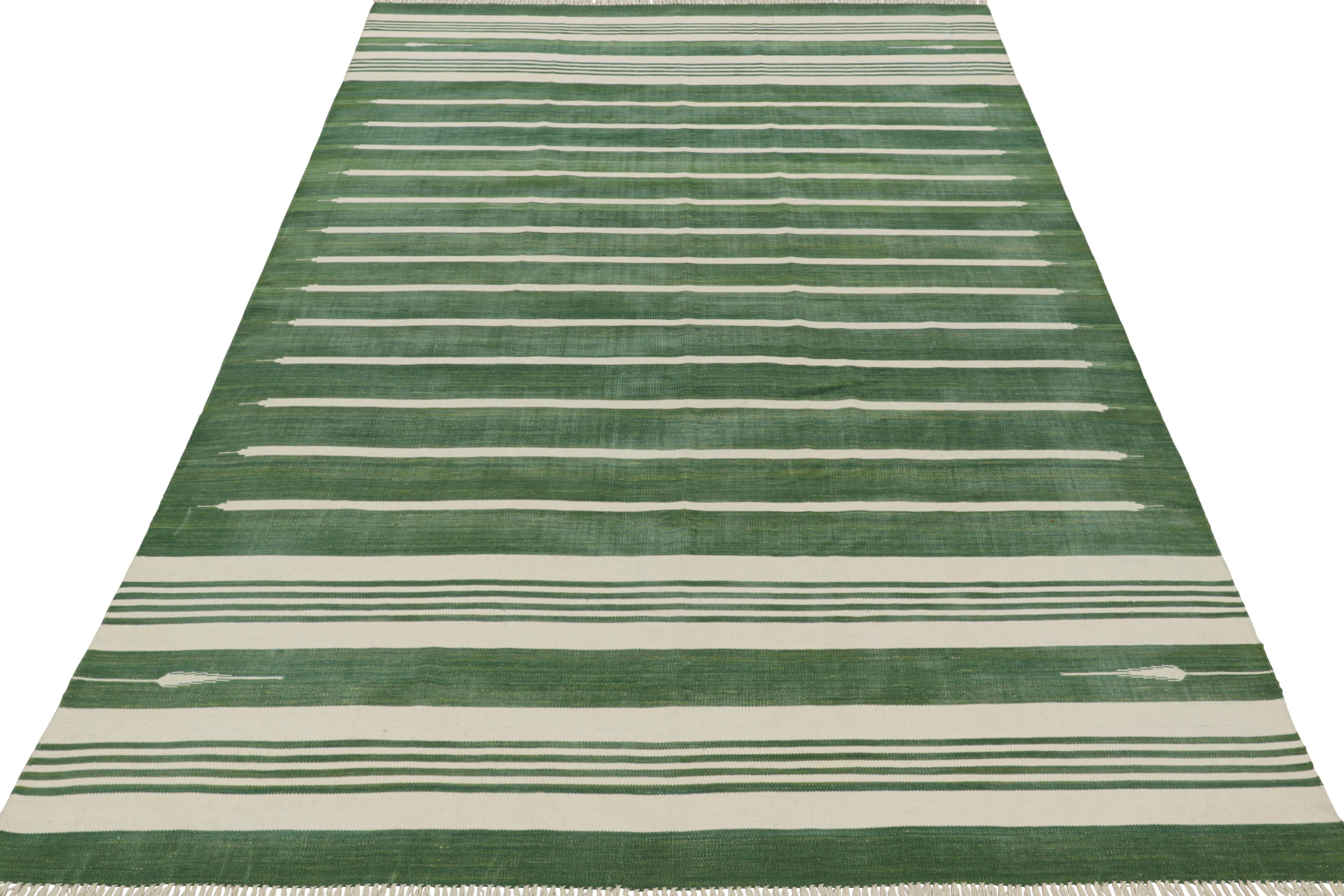 Tessuto a mano Rug & Kilim - Tappeto Dhurrie contemporaneo a strisce verdi e bianco sporco in vendita