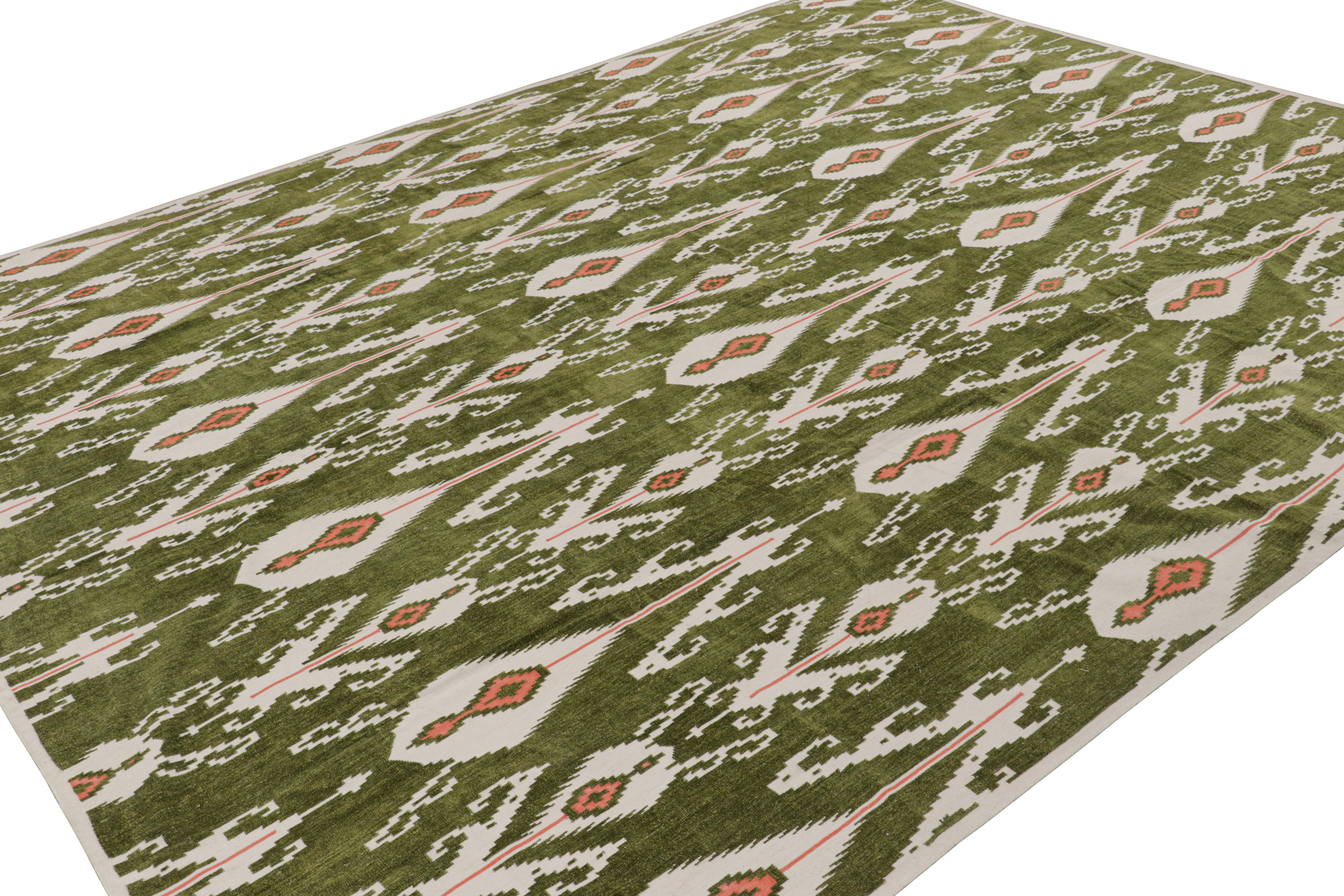 Alfombra Dhurrie Contemporánea Rug & Kilim en Verde con Ikats Blancos y Rosas Indio en venta