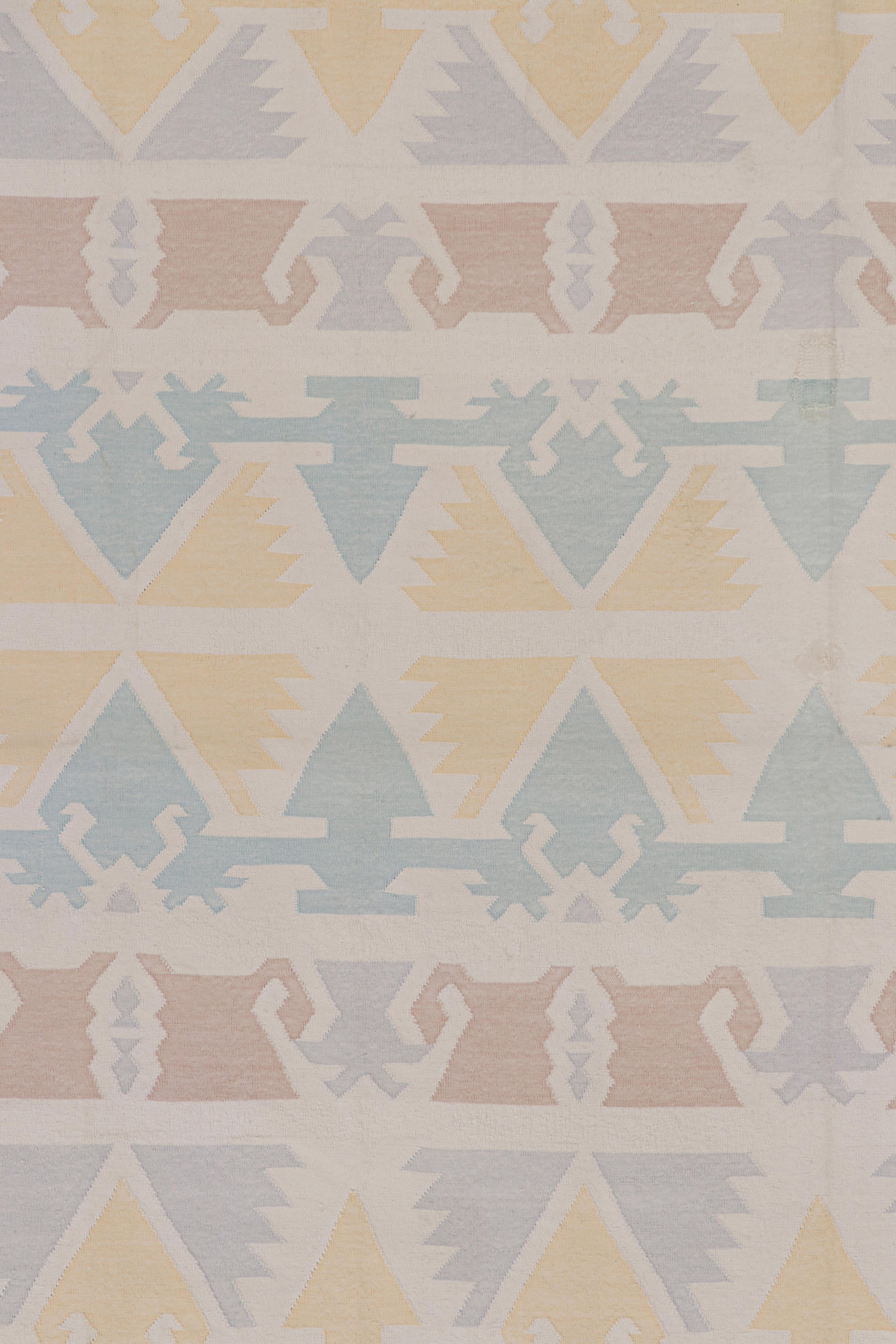 Indien Tapis Dhurrie contemporain de Rug & Kilim aux tons pastels et aux motifs géométriques en vente