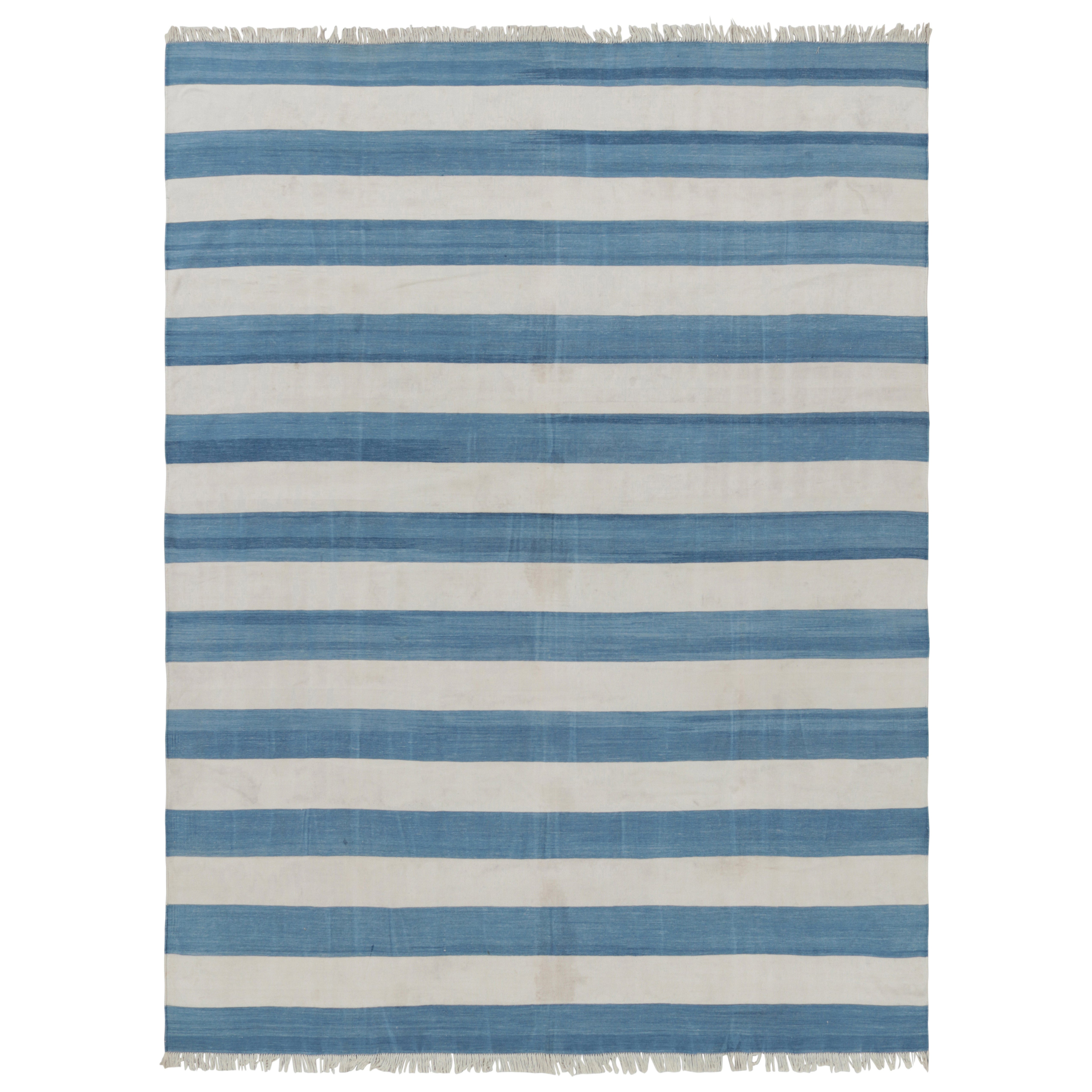 Rug & Kilim - Tappeto Dhurrie Contemporaneo a strisce bianche e blu navy