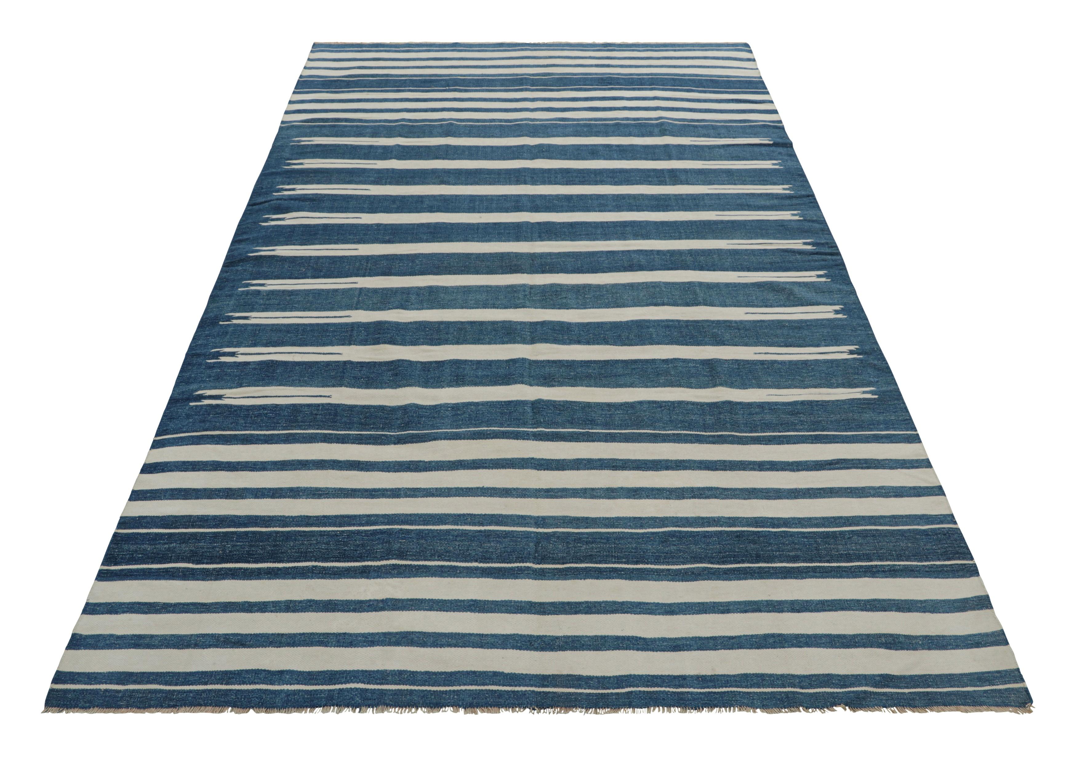 Hand-Woven Rug & Kilim’s Contemporary Dhurrie Rug with Blue and off-White Geometric Stripes For Sale