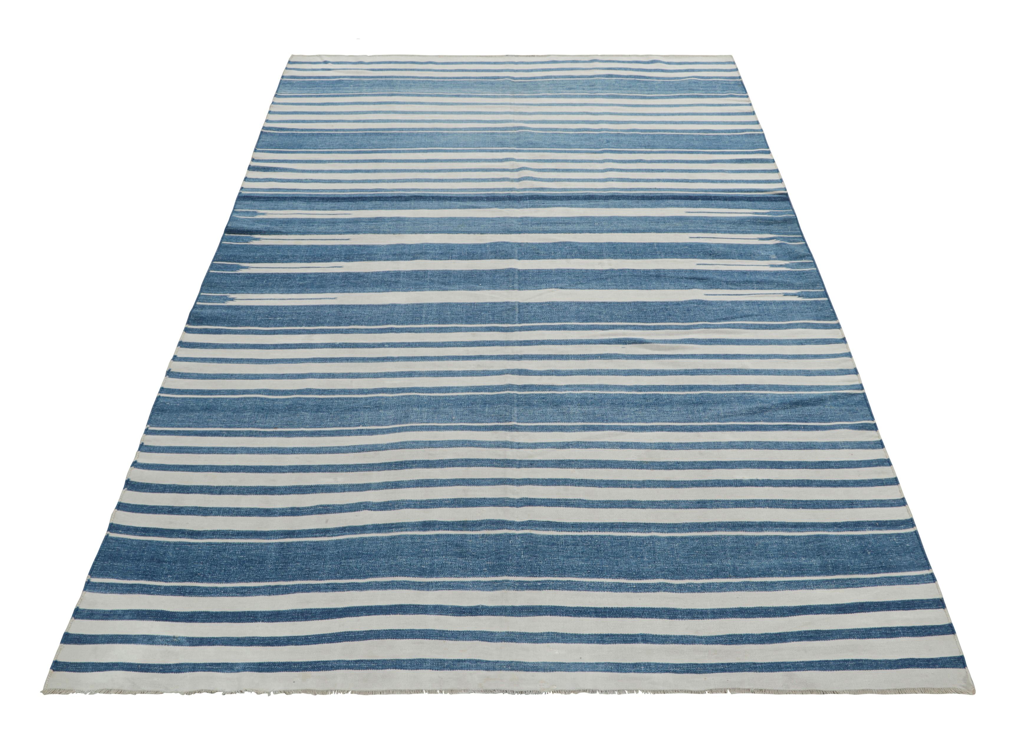 Hand-Woven Rug & Kilim’s Contemporary Dhurrie Rug with Blue and off-White Geometric Stripes For Sale