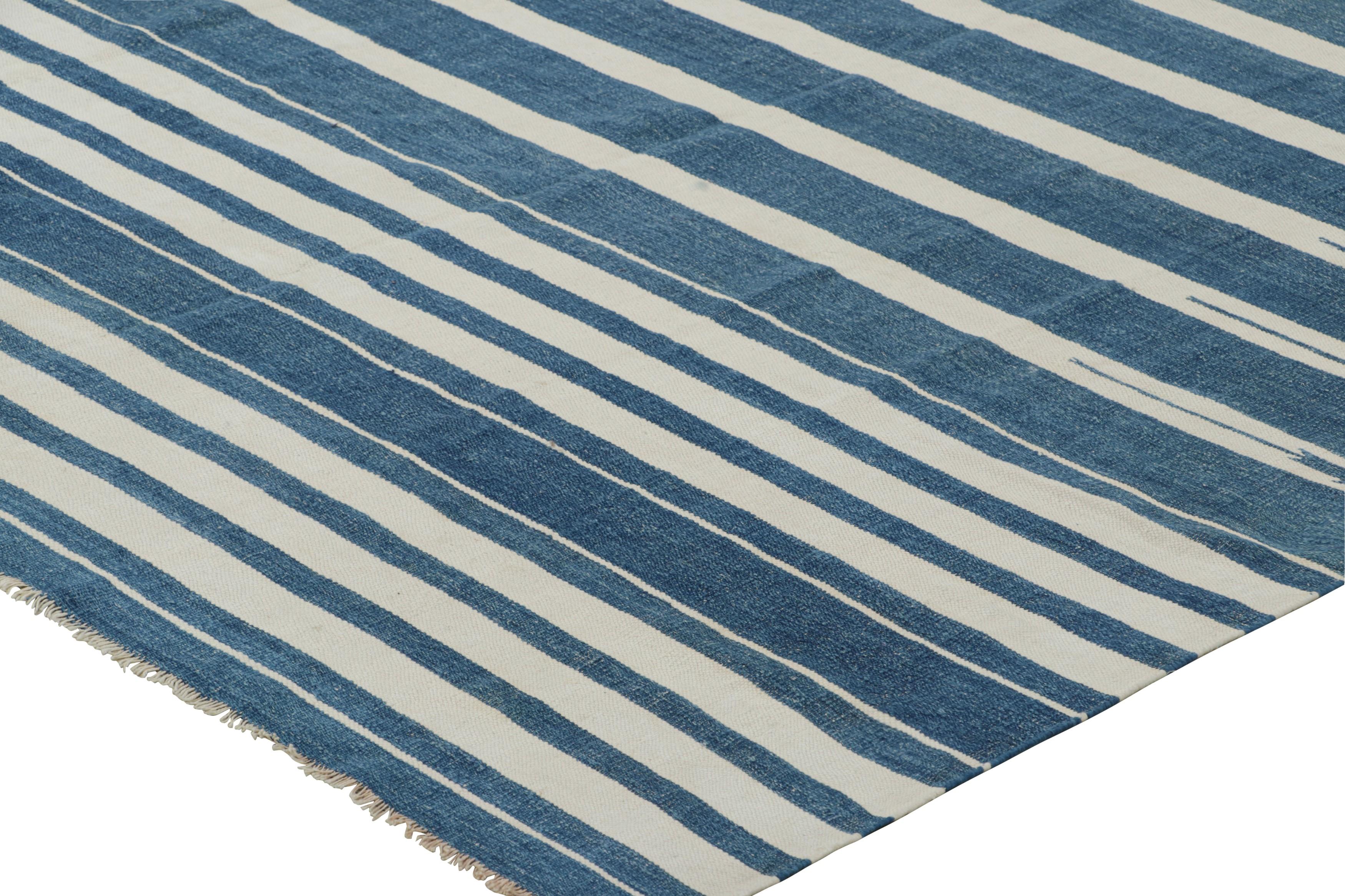 Rug & Kilim’s Contemporary Dhurrie Rug with Blue and off-White Geometric Stripes In New Condition For Sale In Long Island City, NY