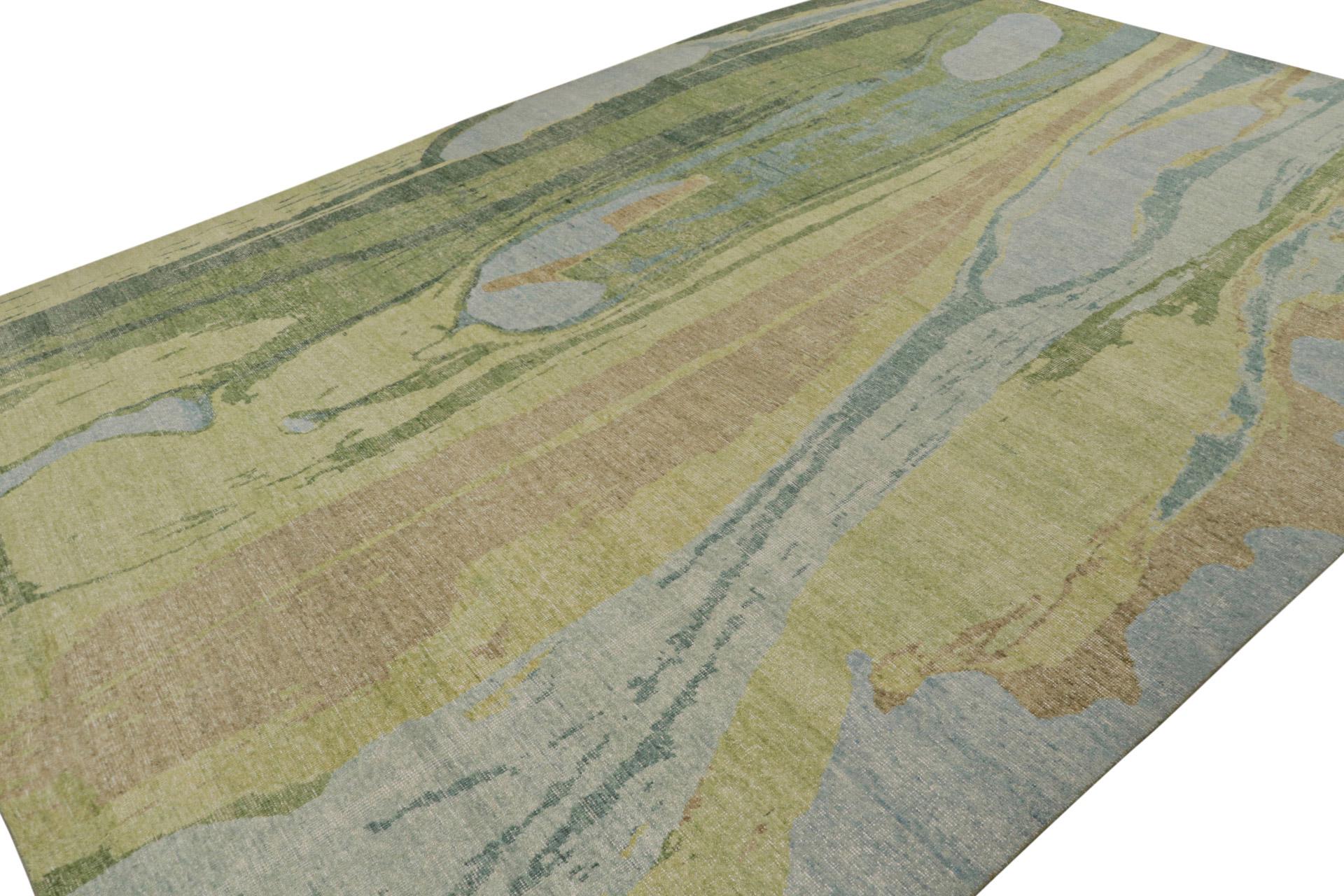 Dieser moderne, handgeknüpfte Wollteppich im Format 10x14 greift abstrakte expressionistische Themen auf und sieht aus wie ein Aquarell. Er bevorzugt Grün- und Blautöne sowie dazwischen liegende Komplementärtöne, die jeden Raum aufhellen. 

Über das