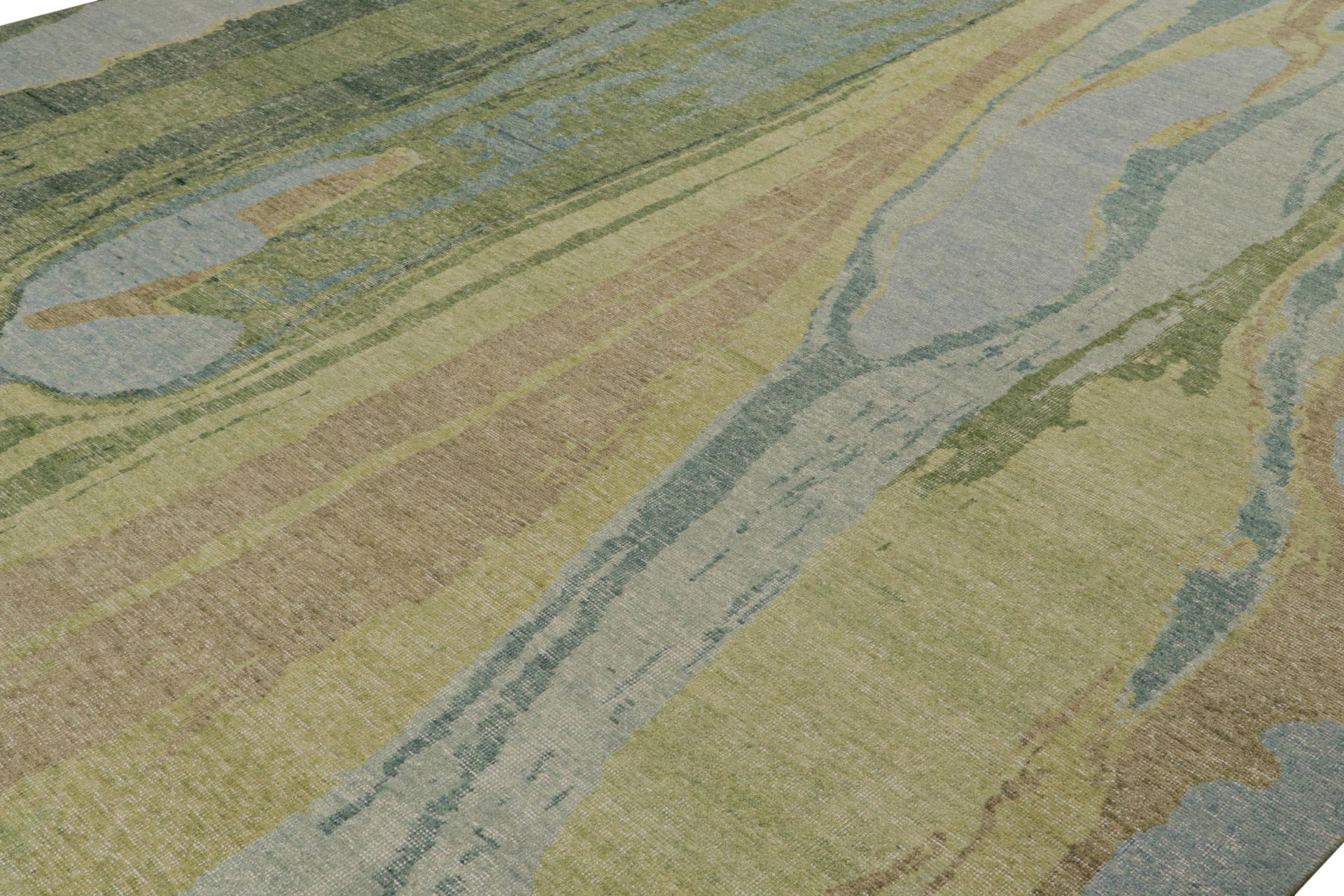 Rug & Kilim's Contemporary Distressed Abstract Rug in Blau und Grün (Indisch) im Angebot