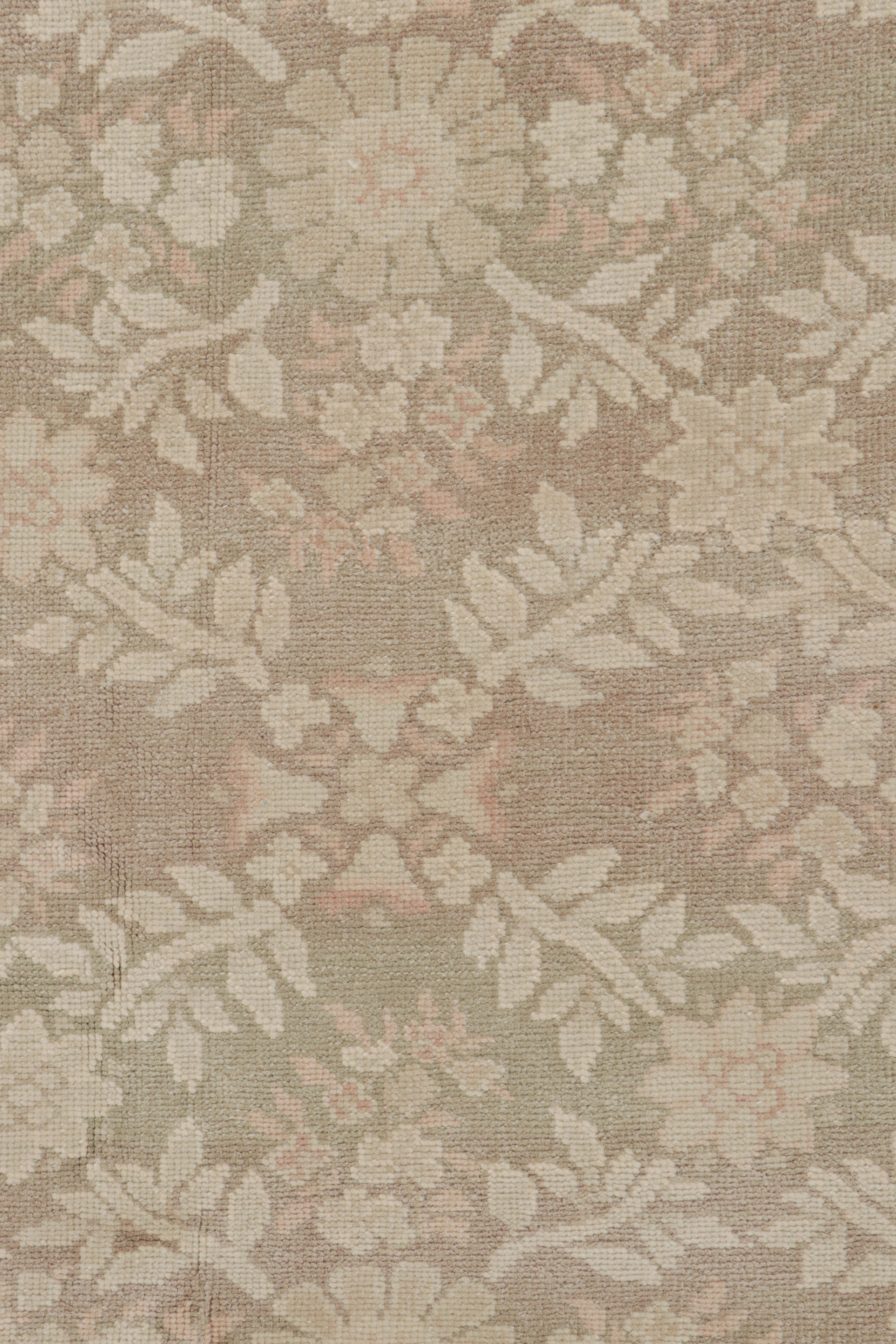 Rug & Kilim's Contemporary European Style Rug in Beige mit Blumenmustern (21. Jahrhundert und zeitgenössisch) im Angebot