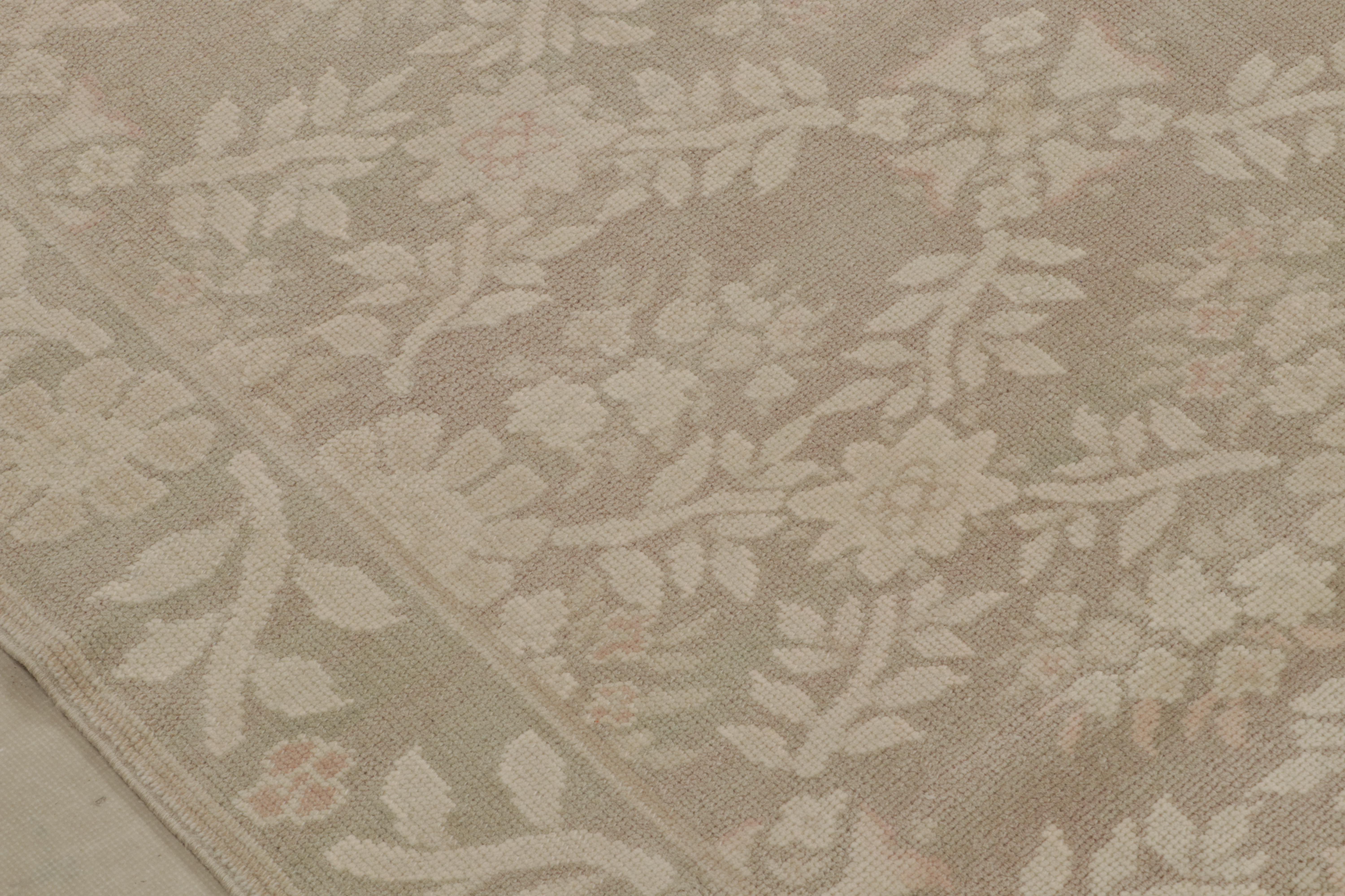 Laine Rug & Kilim's Contemporary European Style Rug in Beige with Floral Patterns (tapis contemporain de style européen en beige avec motifs floraux) en vente