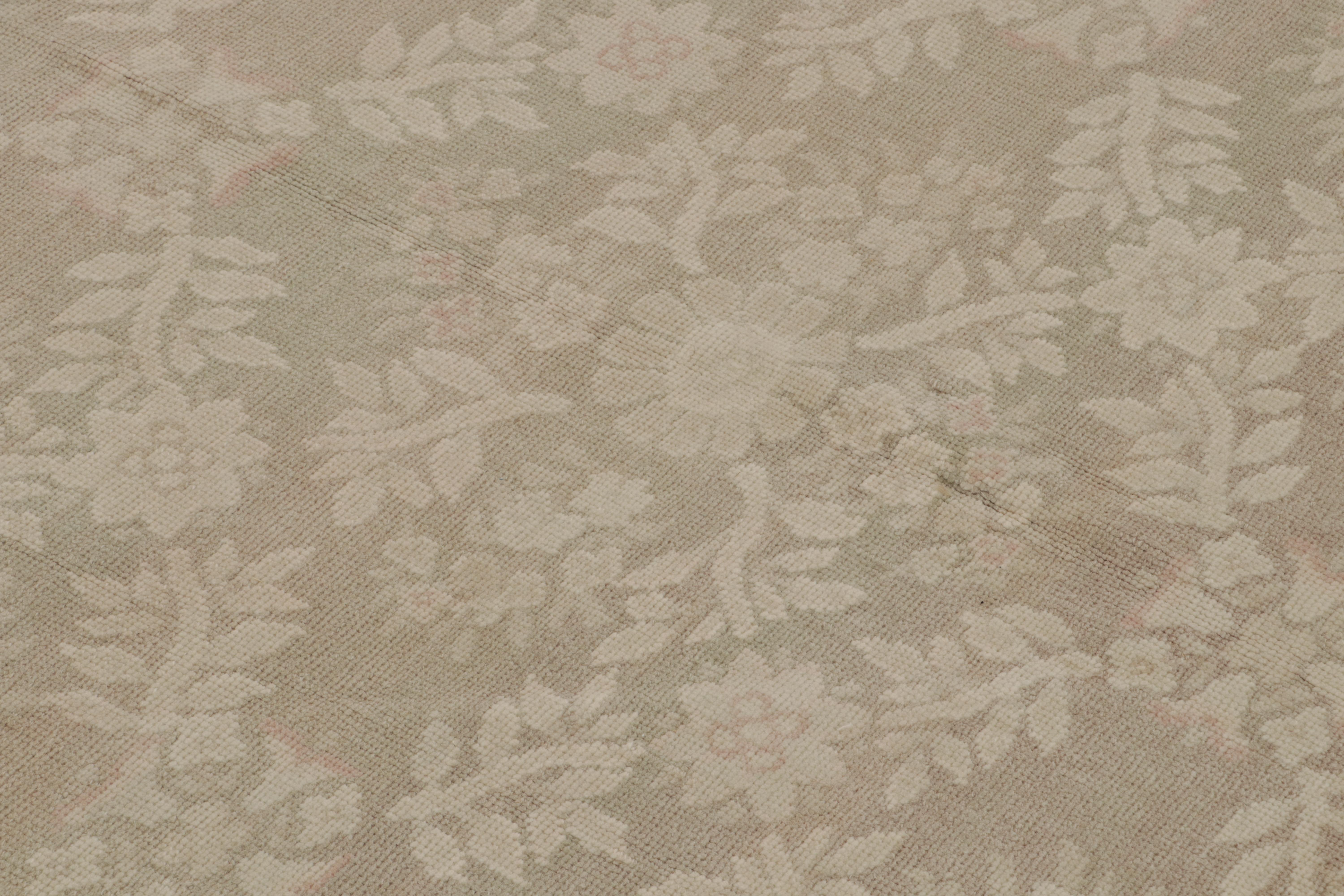 Rug & Kilim's Contemporary European Style Rug in Beige with Floral Patterns (tapis contemporain de style européen en beige avec motifs floraux) en vente 1