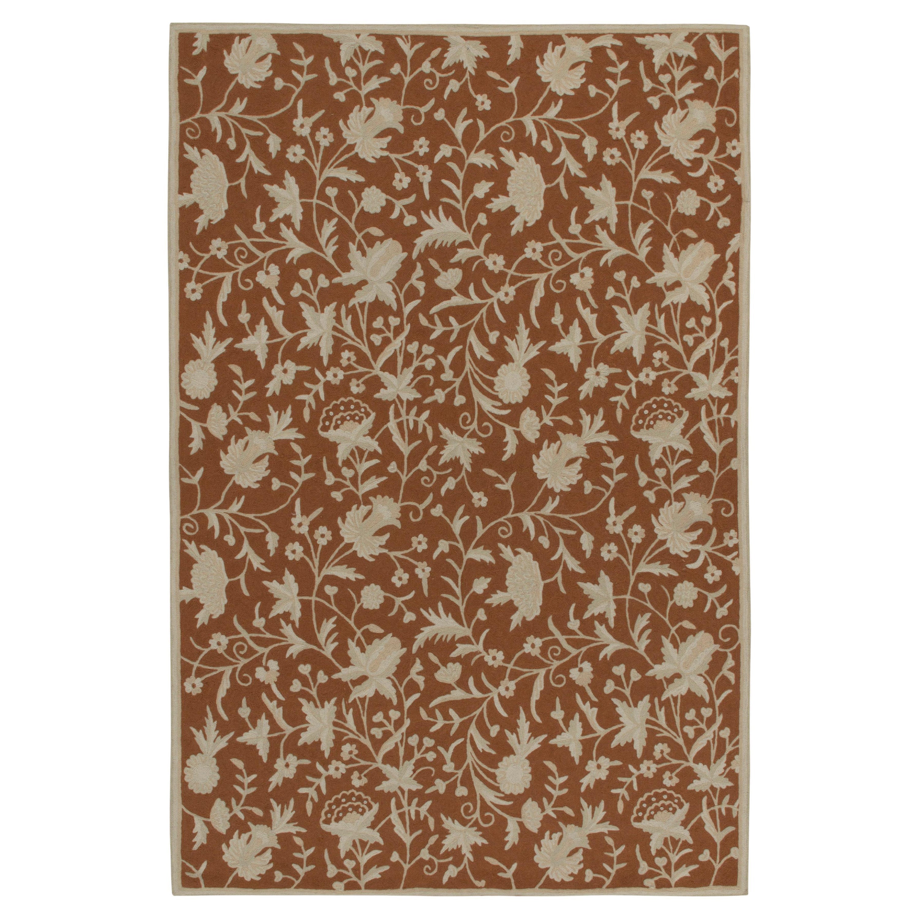Rug & Kilim: trama piatta contemporanea in marrone con motivi floreali beige