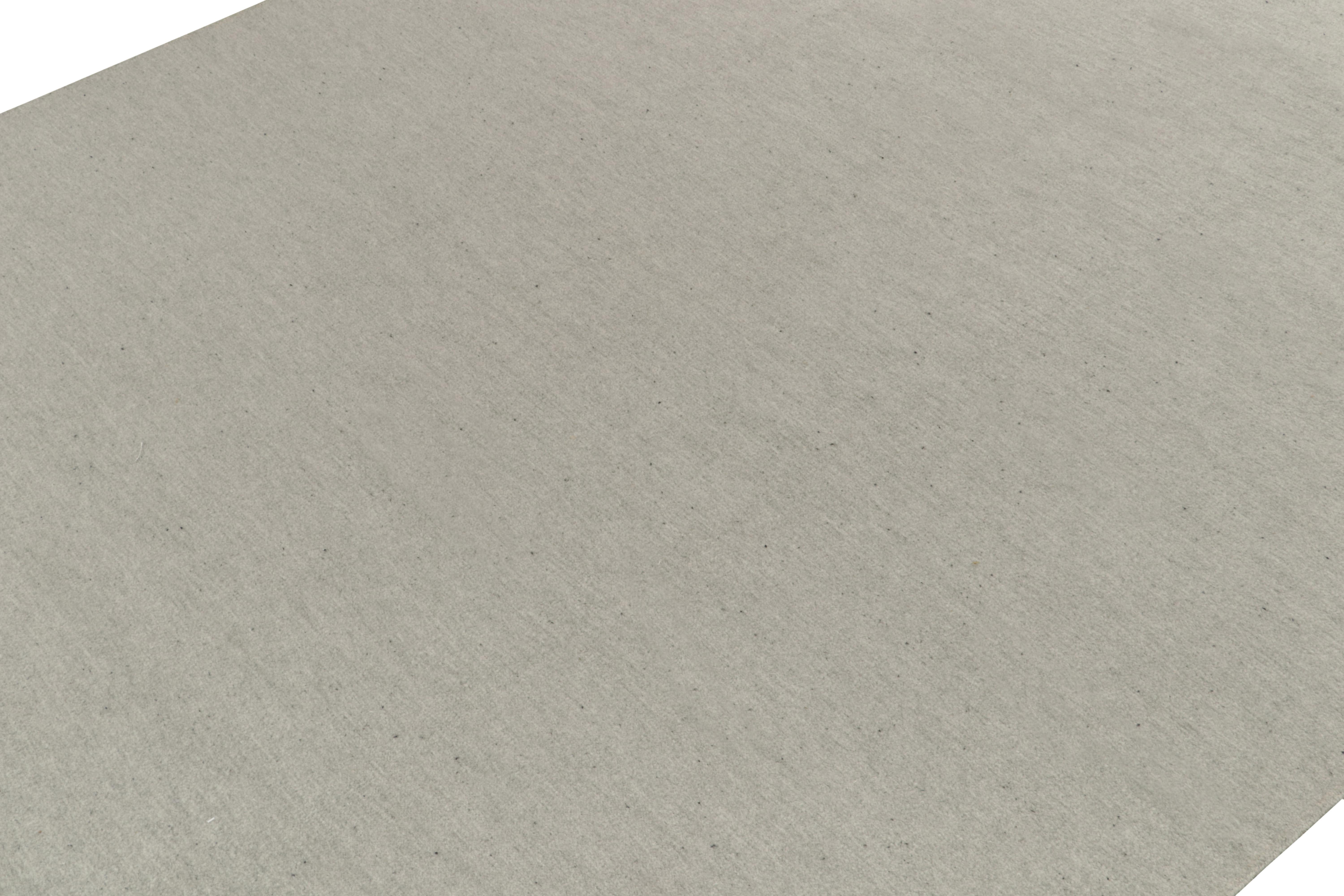 Hand-Knotted Rug & Kilim’s Contemporary Flatweave rug in Solid Gray Tones, Alpaca Yarn For Sale