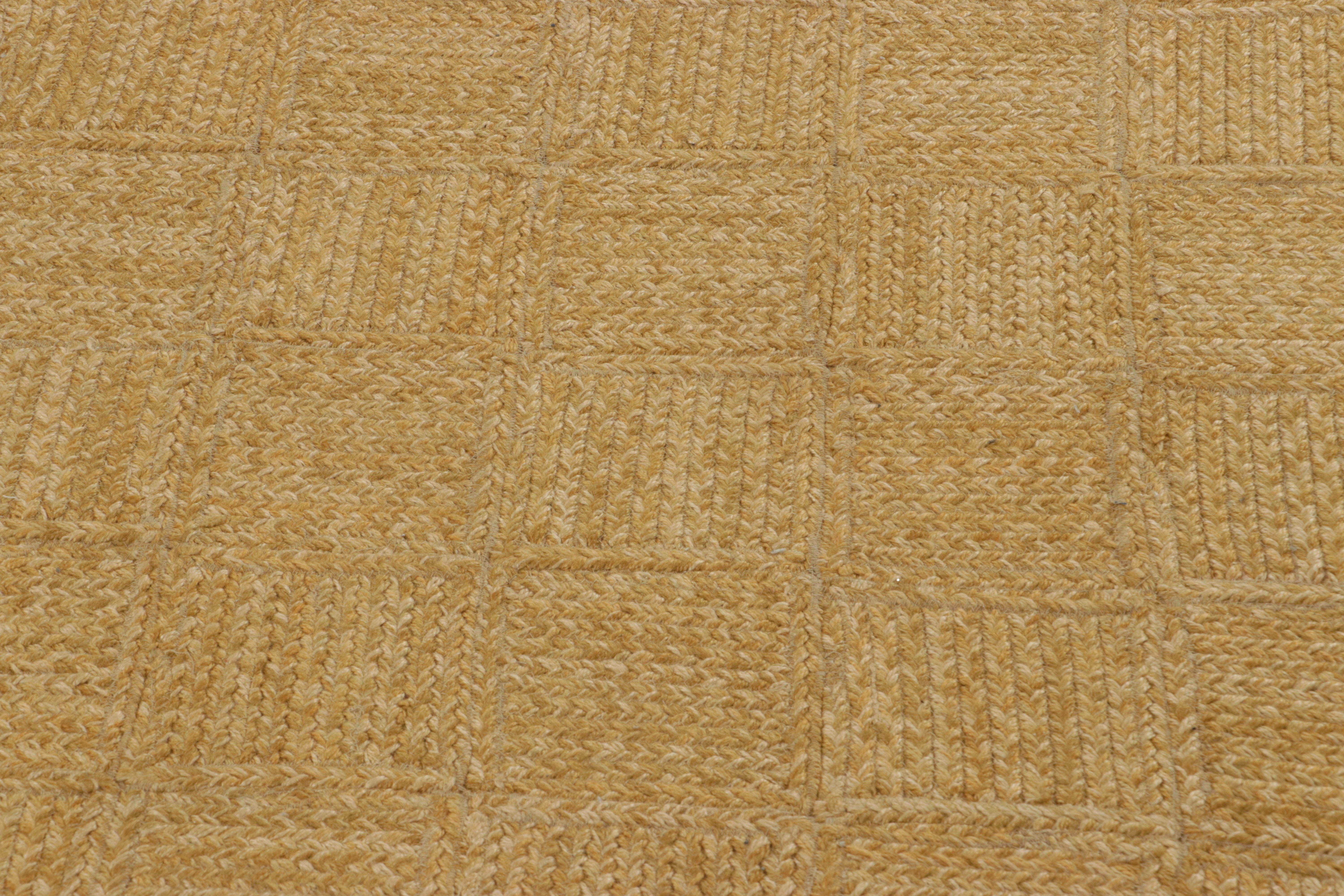 Alfombra contemporánea de Rug & Kilim de tejido plano con diseño geométrico dorado en Nuevo estado para la venta en Long Island City, NY