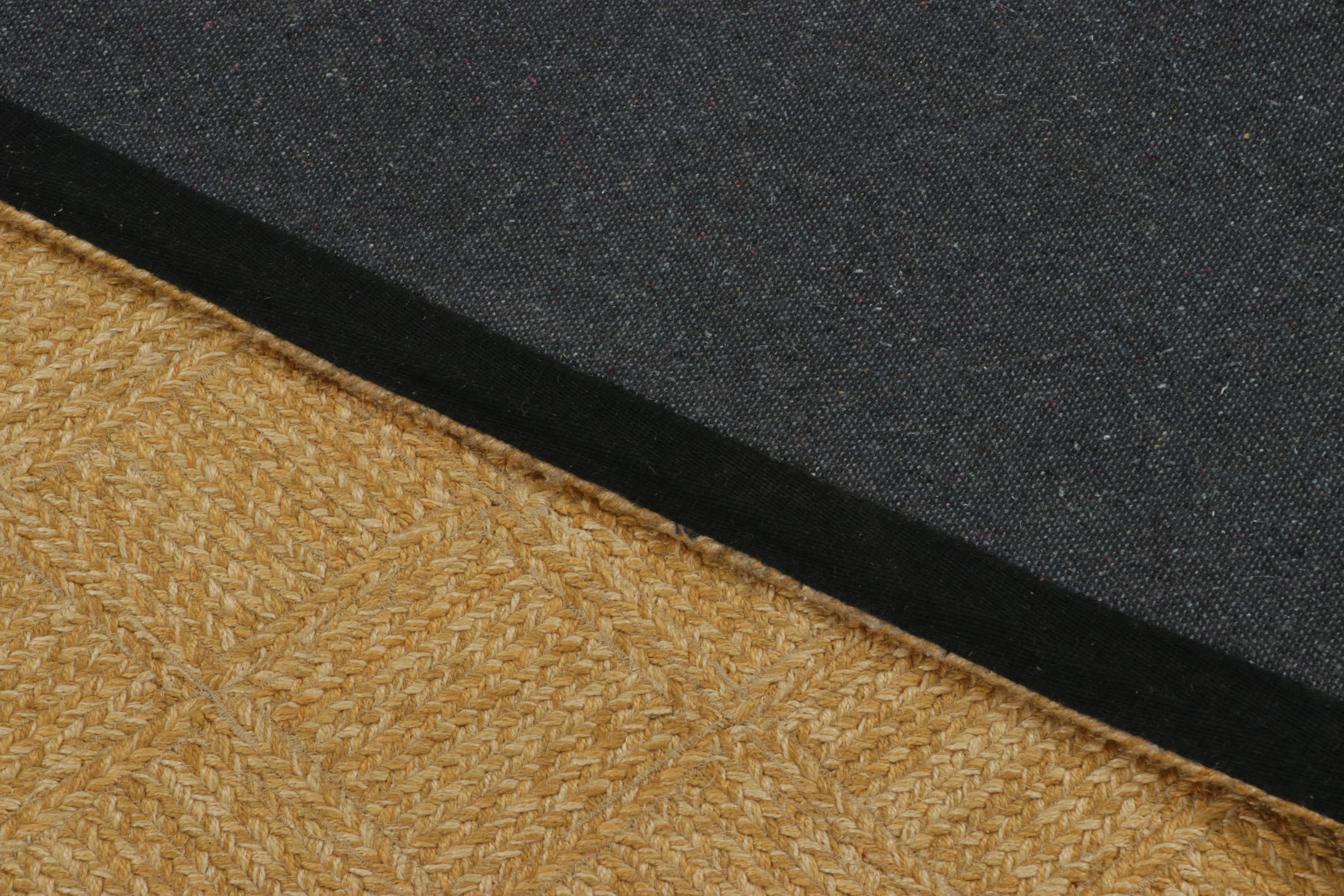 Alfombra contemporánea de Rug & Kilim de tejido plano con diseño geométrico dorado Hilo en venta