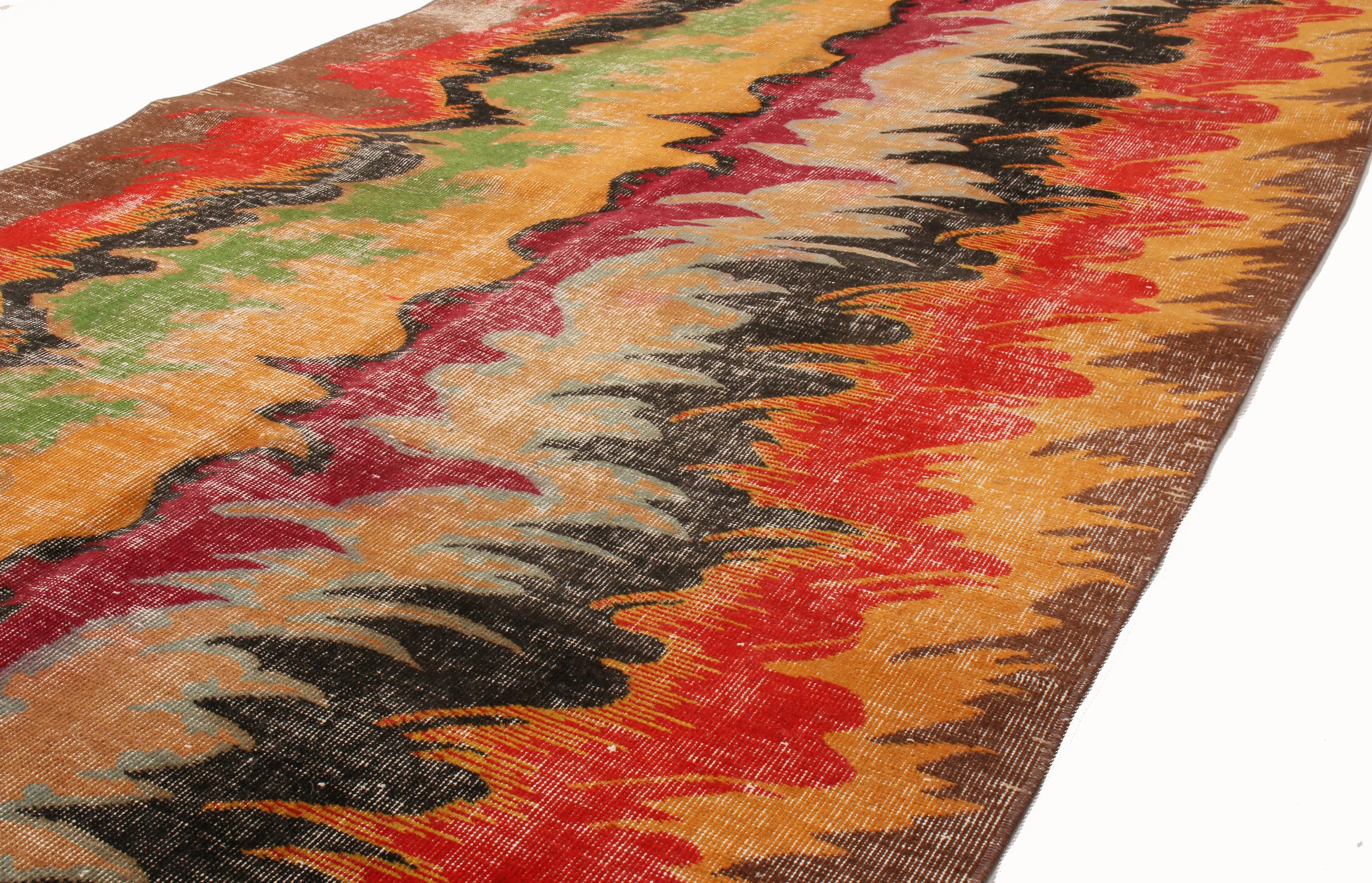 Rug & Kilim's Contemporary Geometric Rot und Gelb Mehrfarbiger Wollteppich (Türkisch) im Angebot