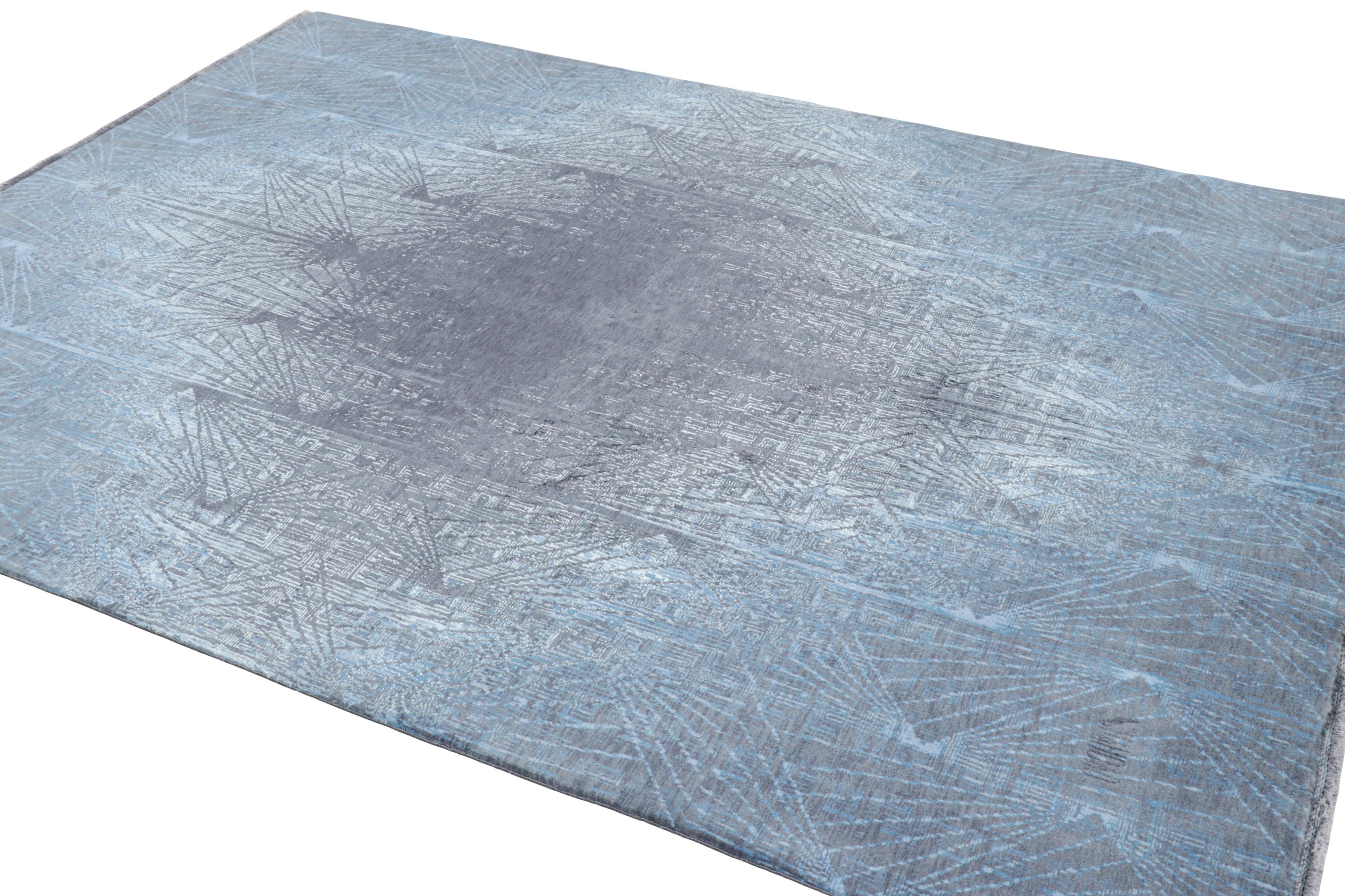 Rug & Kilim's Contemporary Geometric Rug In Blue And Gray Abstract Medallion (Indisch) im Angebot
