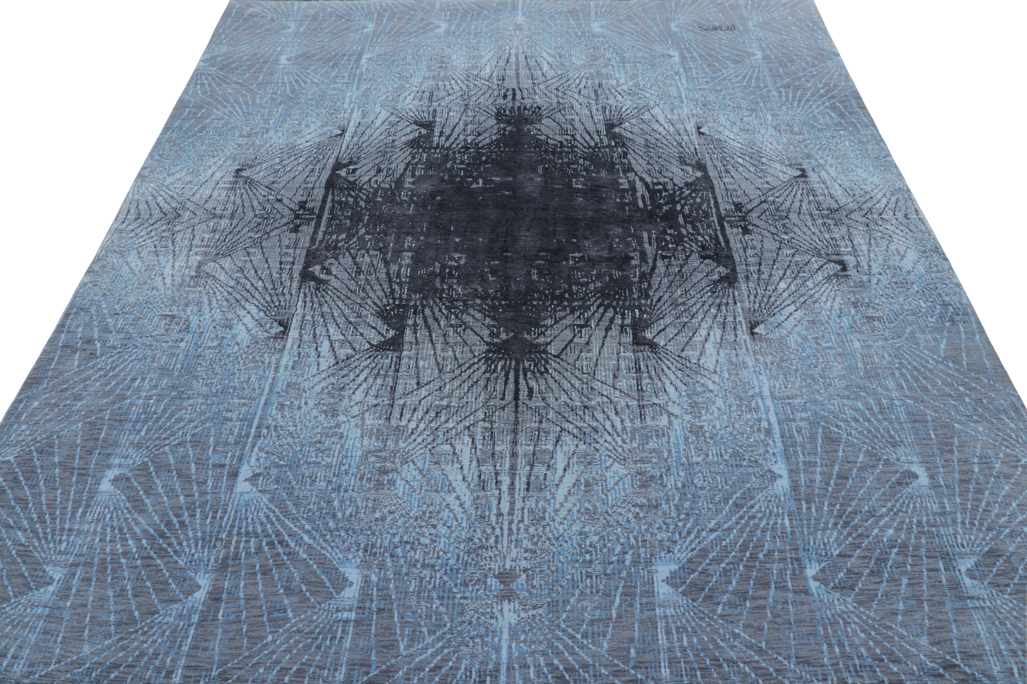 Rug & Kilim's Contemporary Geometric Rug In Blue And Gray Abstract Medallion (Handgeknüpft) im Angebot