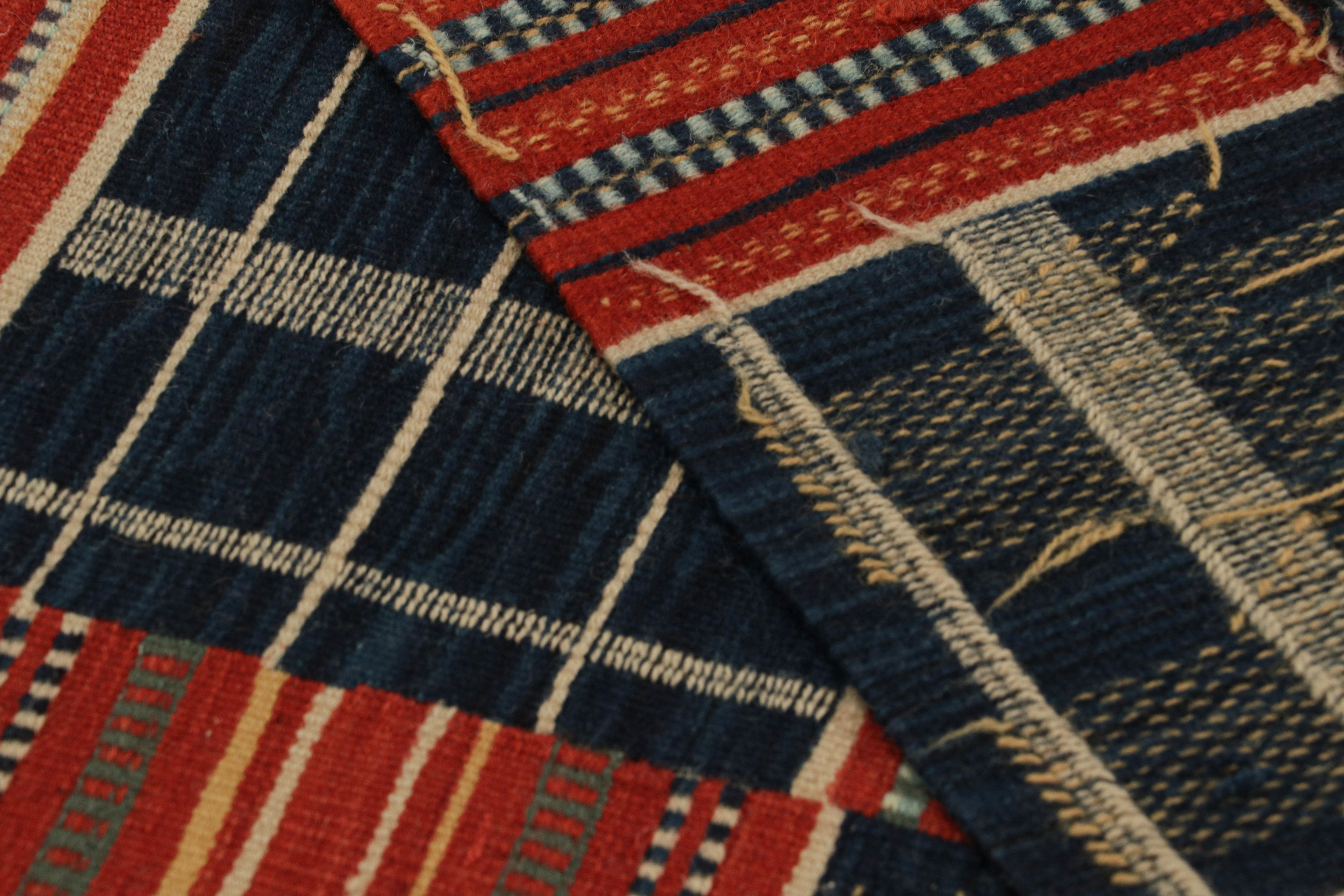 Lana Rug & Kilim - Runner geometrico contemporaneo in lana rossa e blu del Ghana in vendita