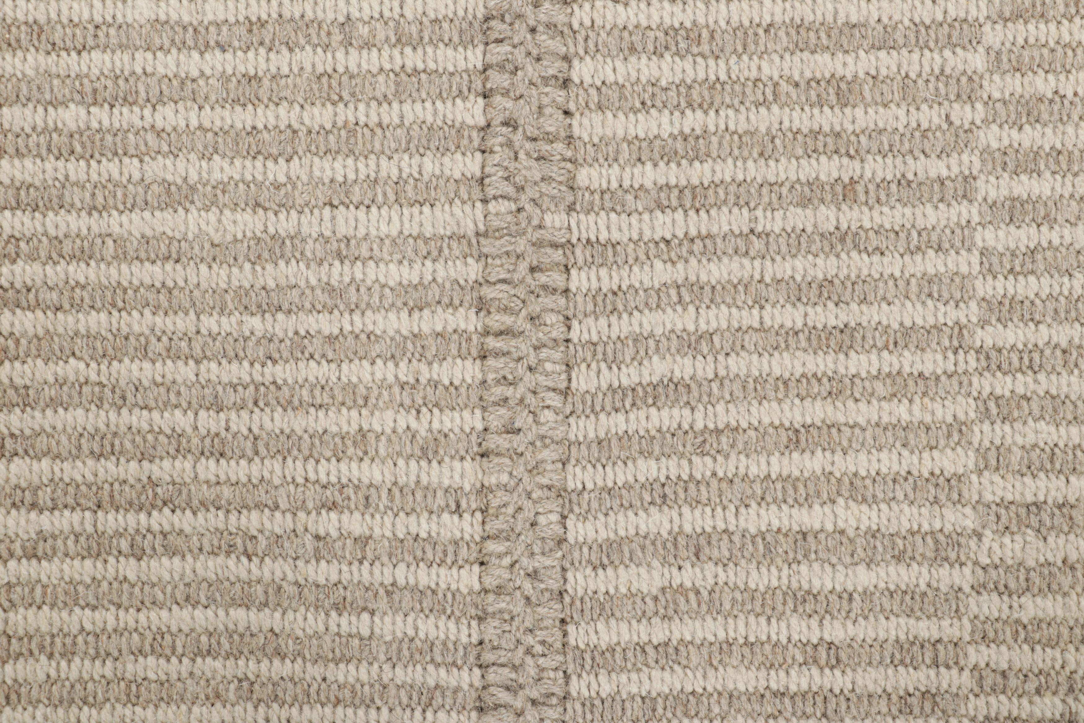 Rug & Kilim's Zeitgenössischer Kelim in Geschenkgröße, beige und cremefarbene Strukturstreifen (Afghanisch) im Angebot
