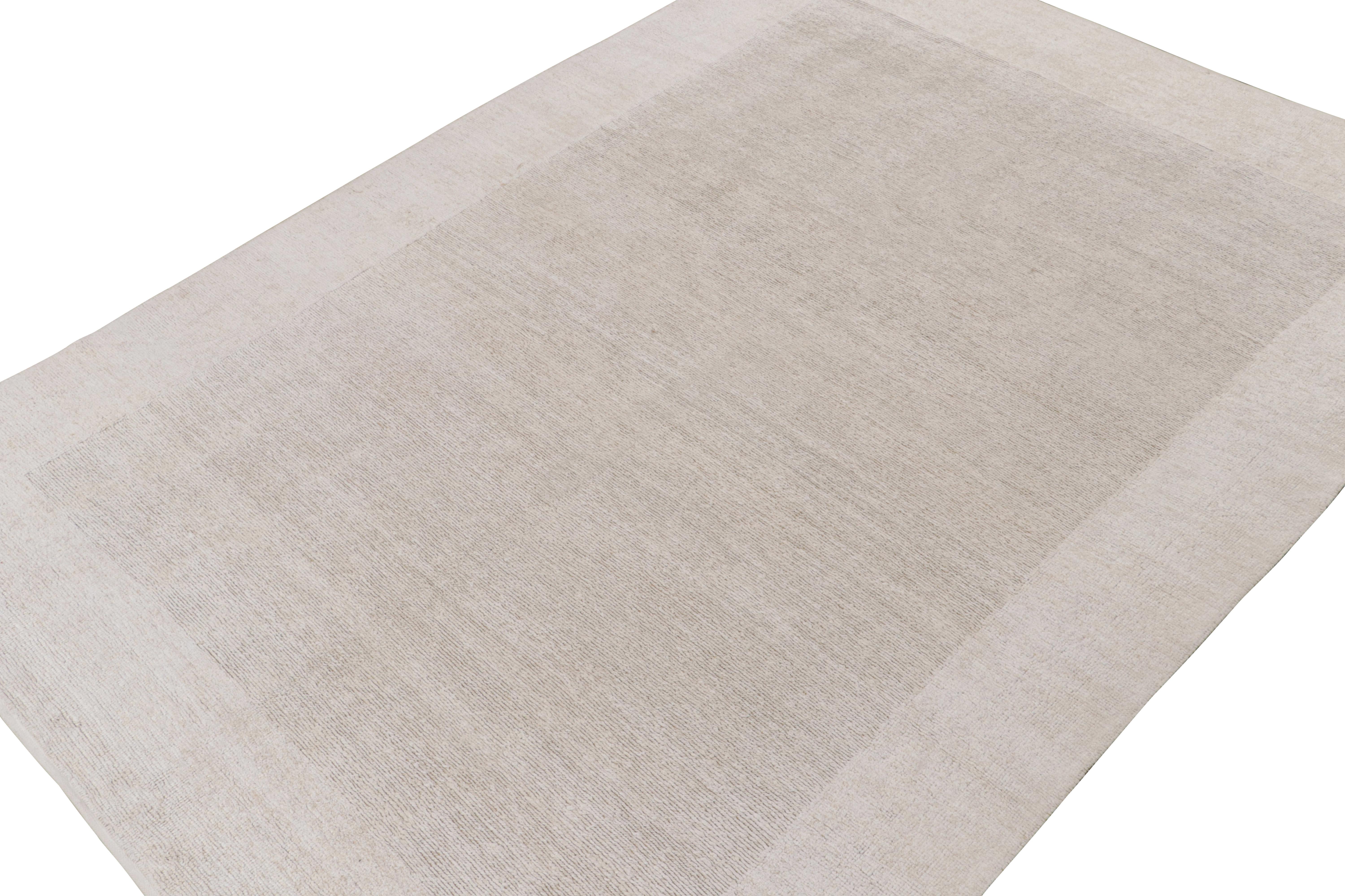 Dieser moderne Teppich im Format 9x12 ist eine aufregende Neuheit in der Modern Collection'S von Rug & Kilim. 

Über das Design: 

Das aus natürlichem Hanf handgeknüpfte Design zeichnet sich durch eine minimalistische Sensibilität mit neutralen