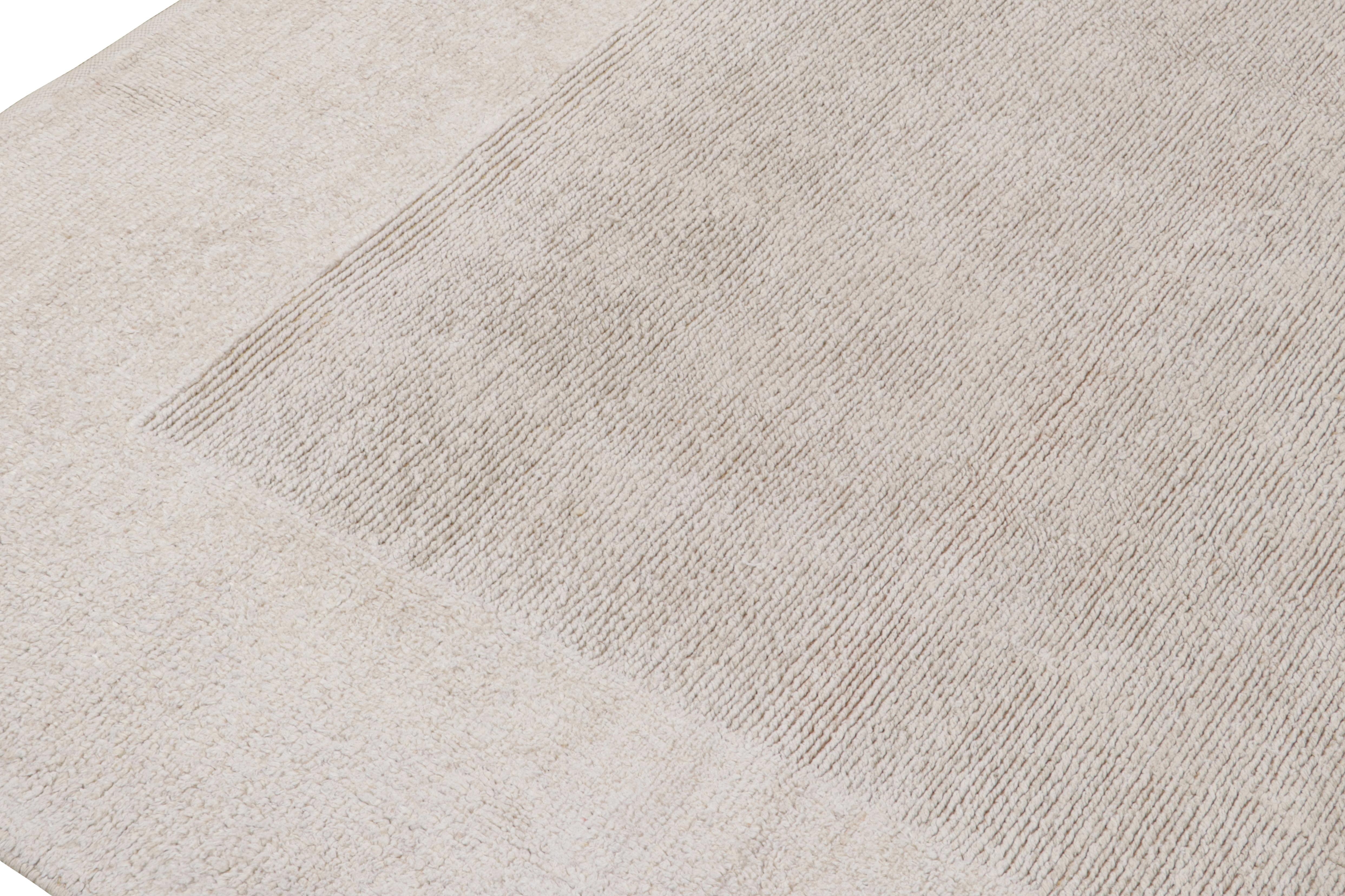 Rug & Kilim's Contemporary Hemp Rug in Beige- und Off-White-Tönen (Handgeknüpft) im Angebot