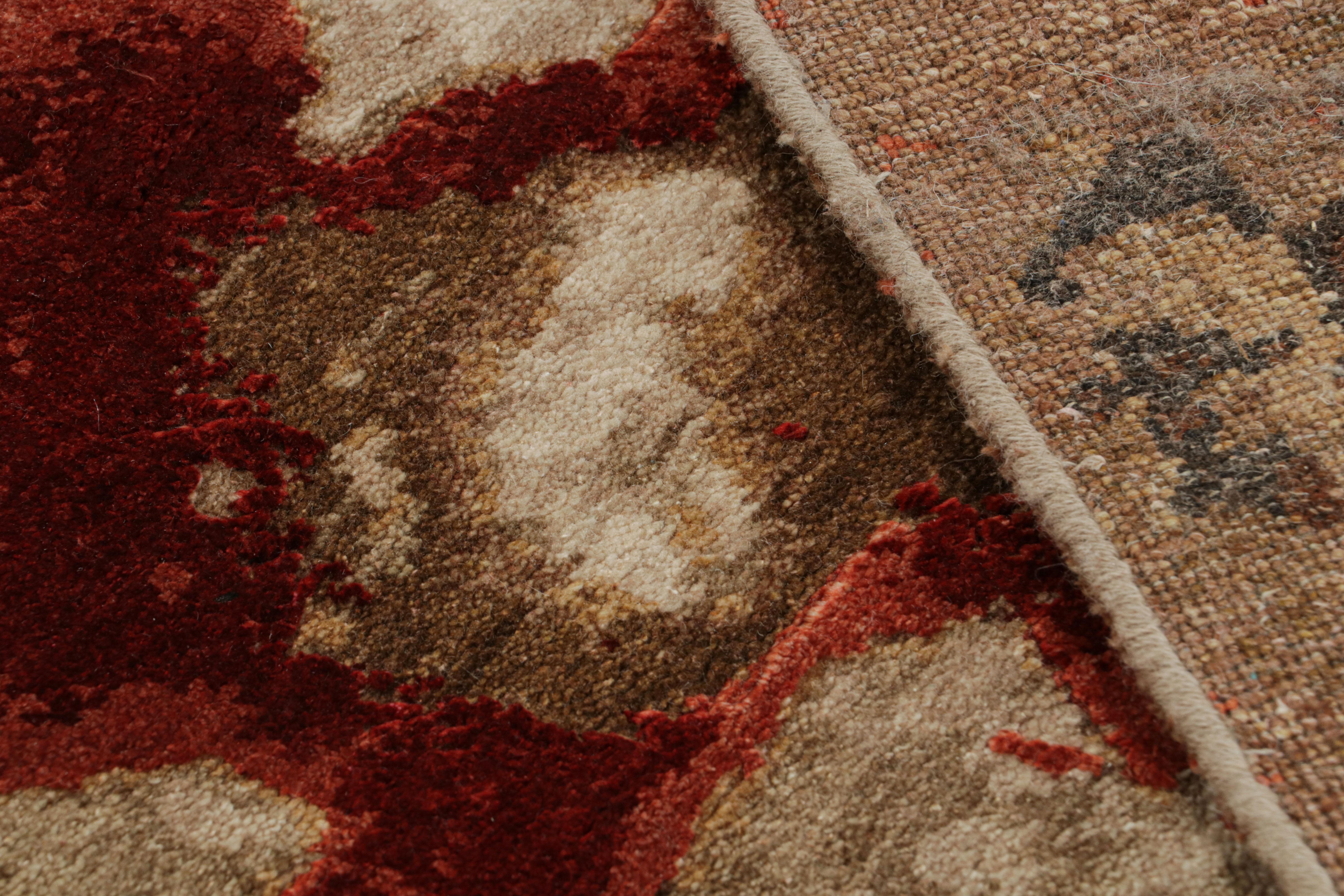 Rug & Kilim's Contemporary Impressionist Rug in Brown mit roten Blumenmustern (Wolle) im Angebot