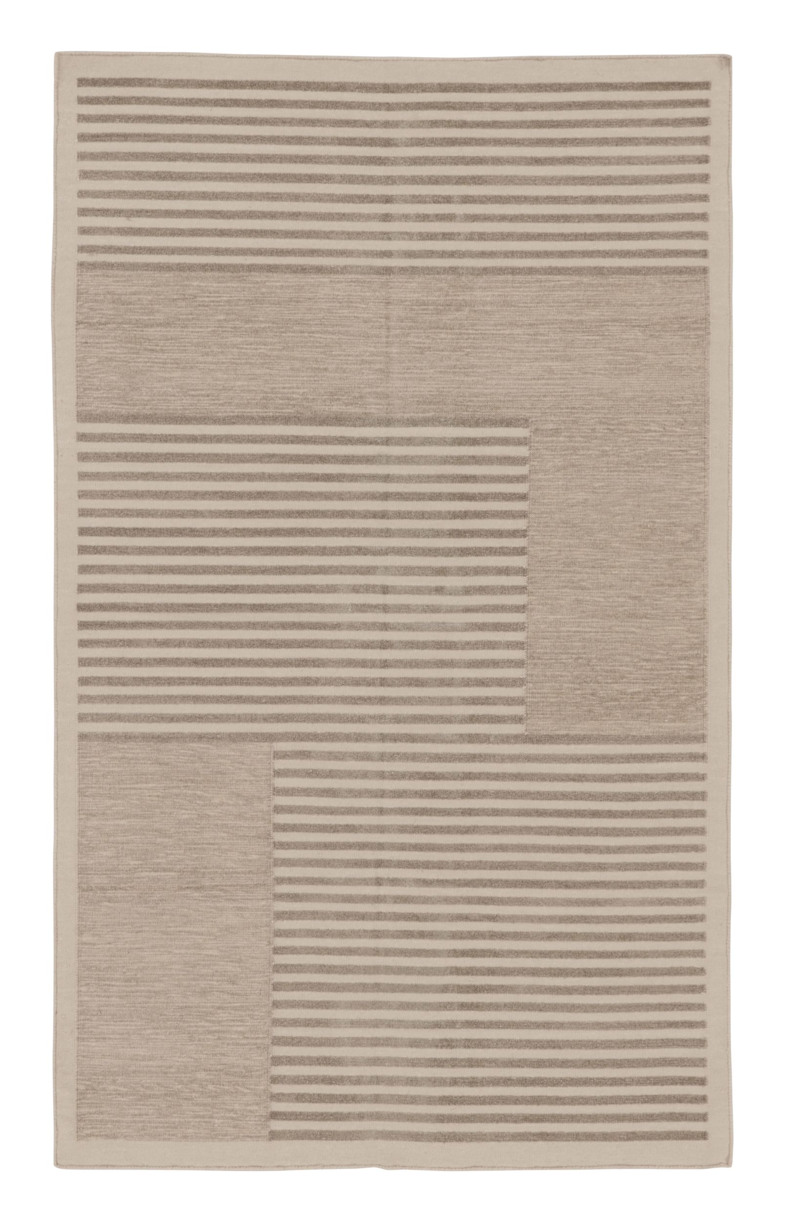 Rug & Kilim’s Contemporary India Dhurrie Rug in Taupe and Cream Geometric
