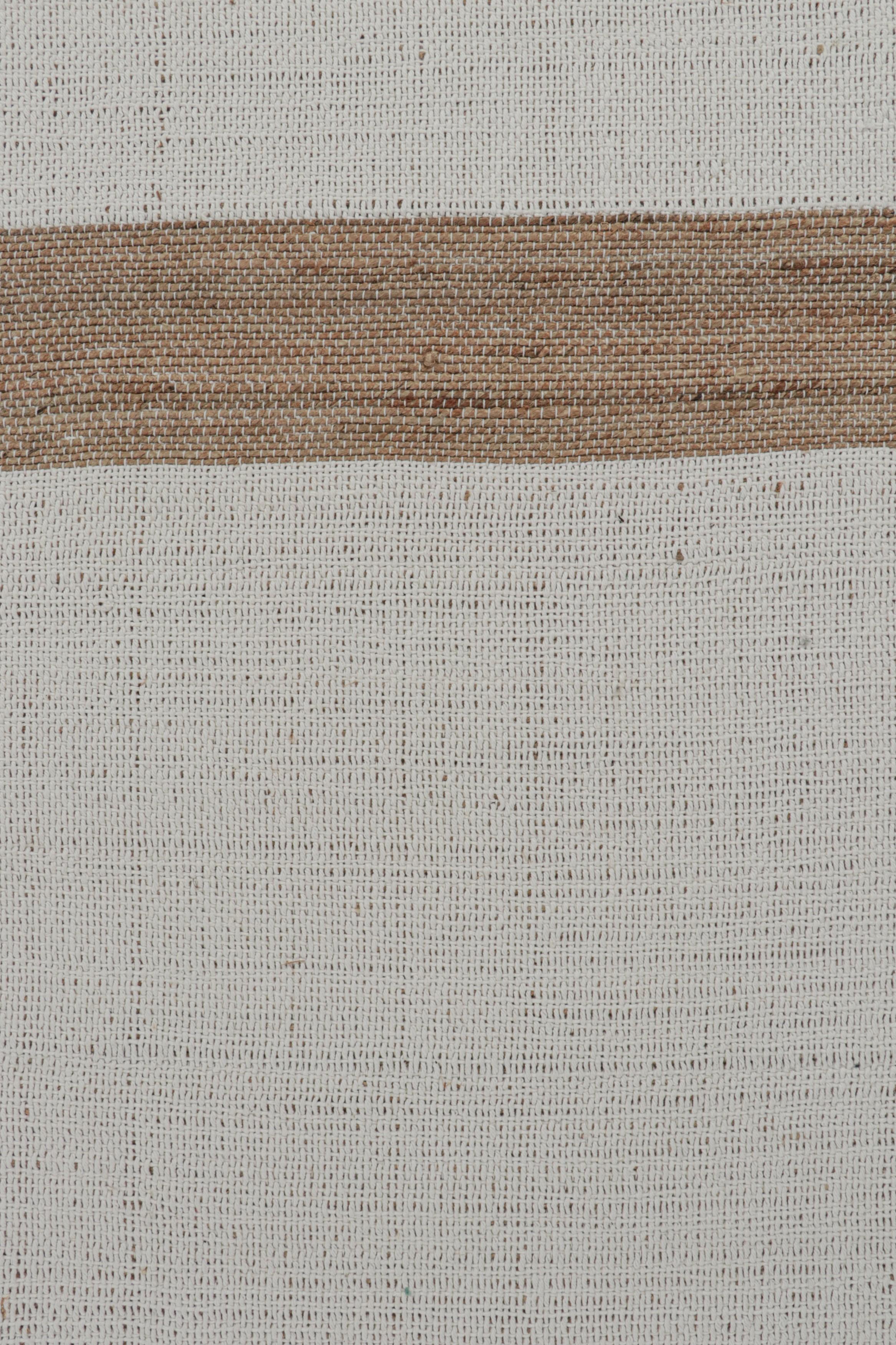 Rug & Kilim's Contemporary Flat Weave aus Jute in Weiß und Beige-Braun gestreift (Moderne) im Angebot