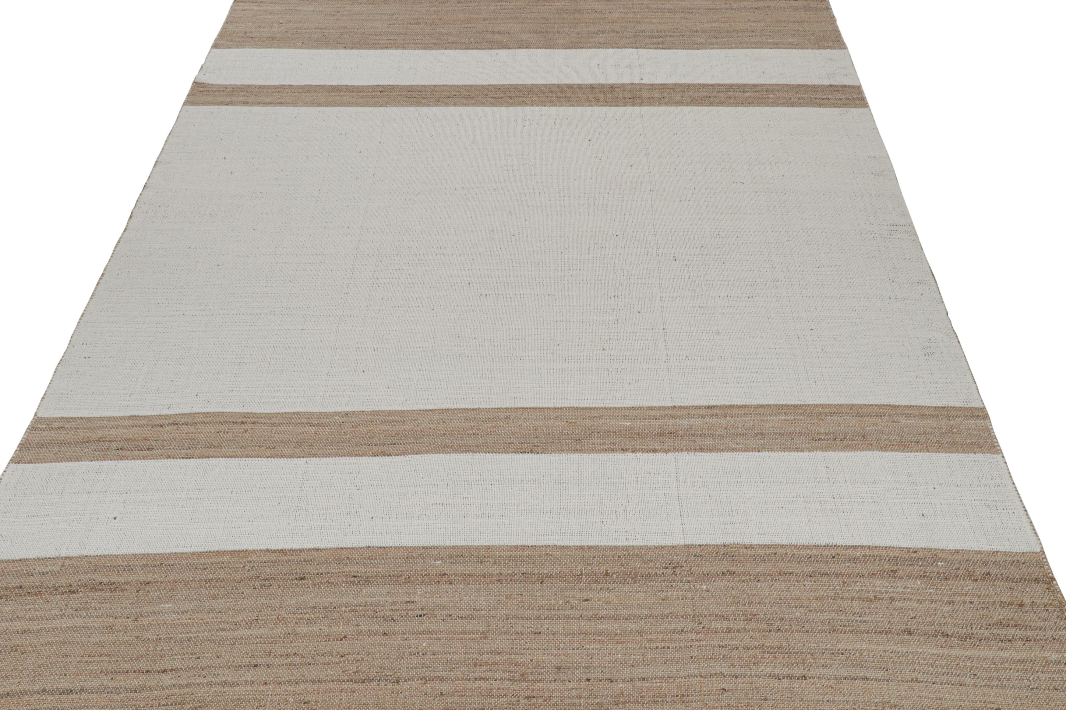 Rug & Kilim's Contemporary Flat Weave aus Jute in Weiß und Beige-Braun gestreift (Handgeknüpft) im Angebot