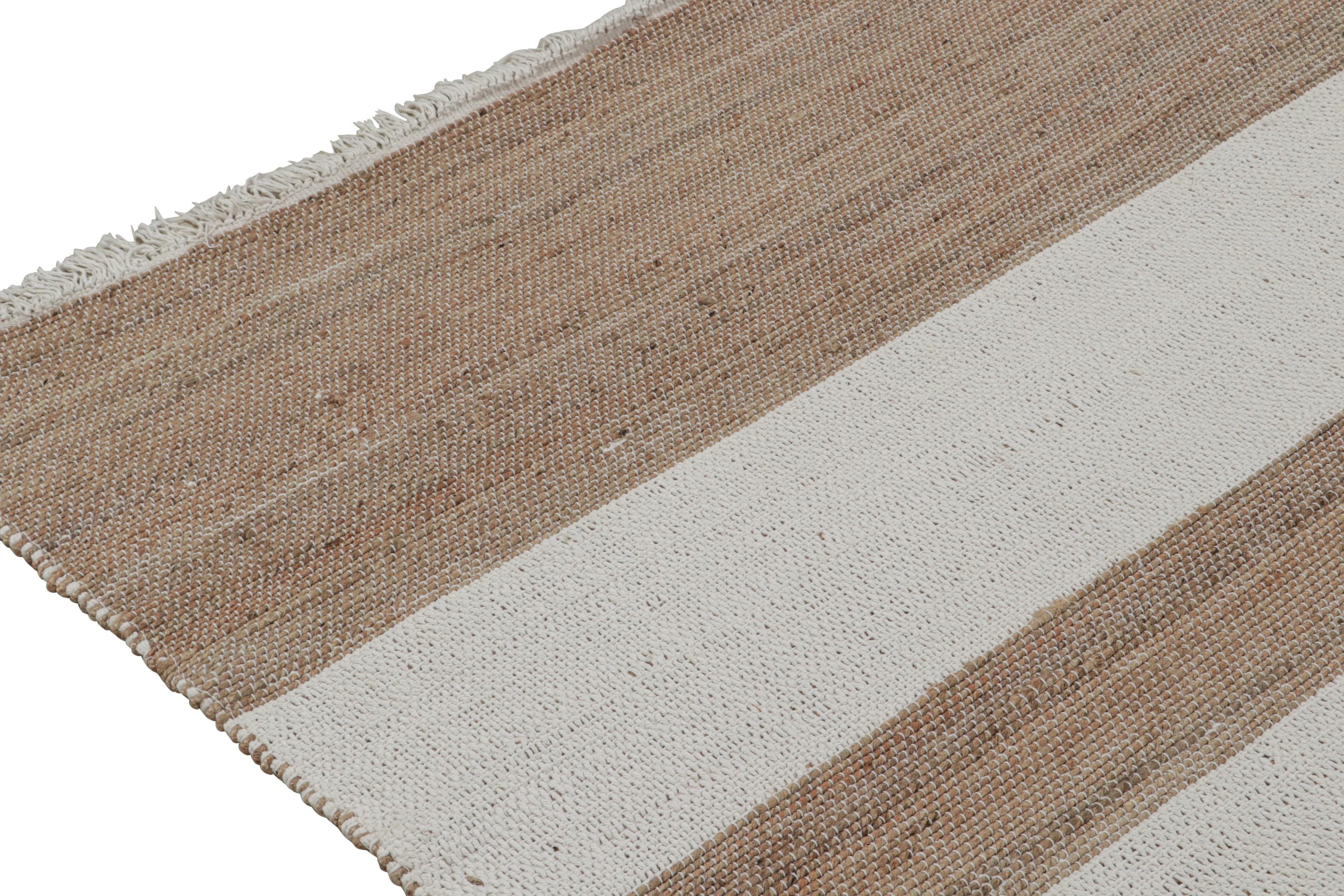 Rug & Kilim's Contemporary Flat Weave aus Jute in Weiß und Beige-Braun gestreift im Zustand „Neu“ im Angebot in Long Island City, NY