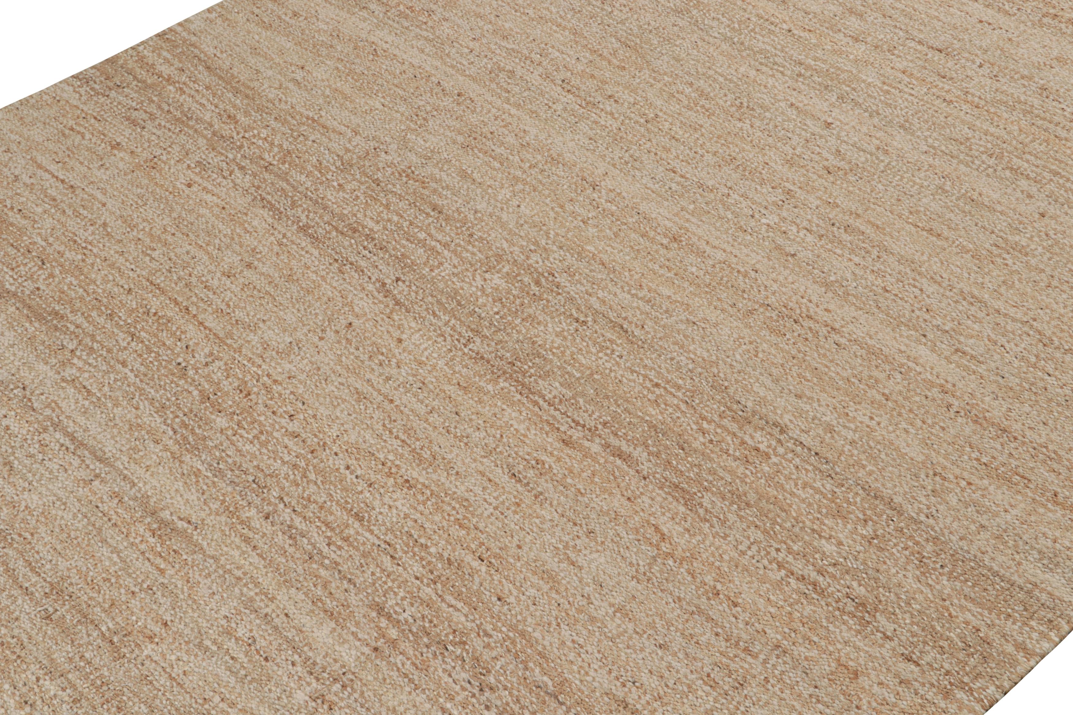 Moderno Rug & Kilim è un kilim contemporaneo in iuta di colore beige-marrone. in vendita