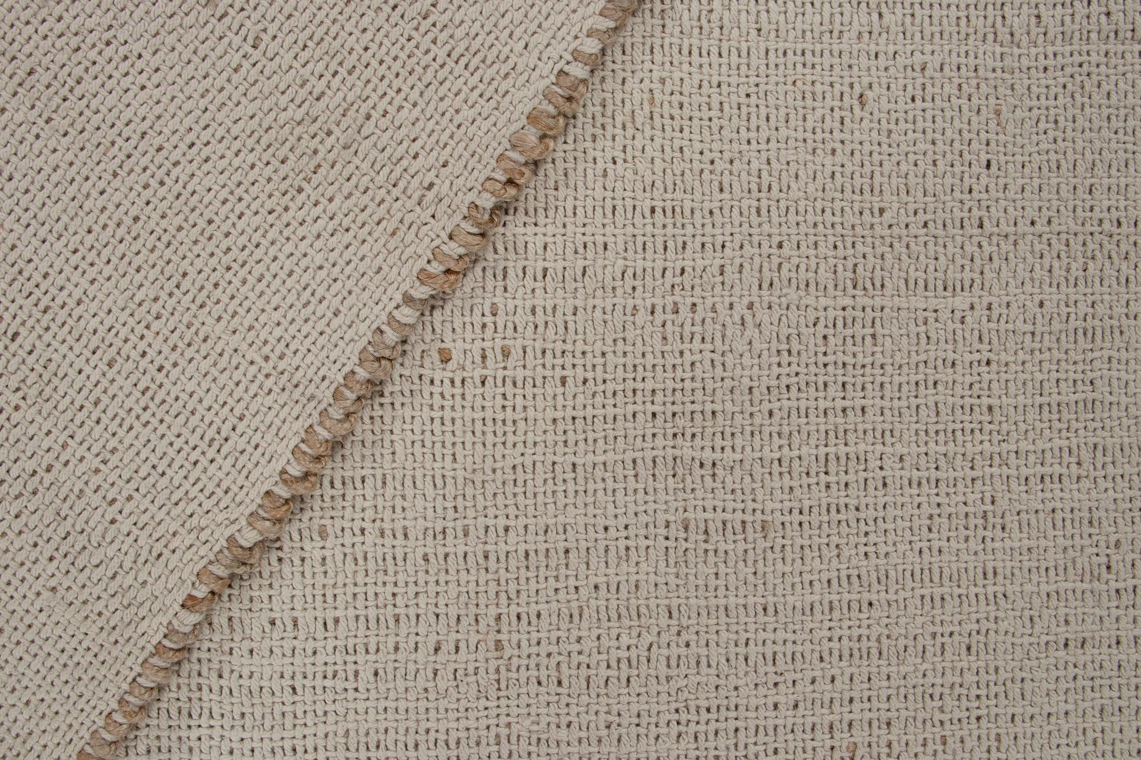Laine Rug & Kilim's Contemporary Jute Kilim in White and Beige-Brown Stripes (Kilim de jute contemporain à rayures blanches et beige-brun) en vente