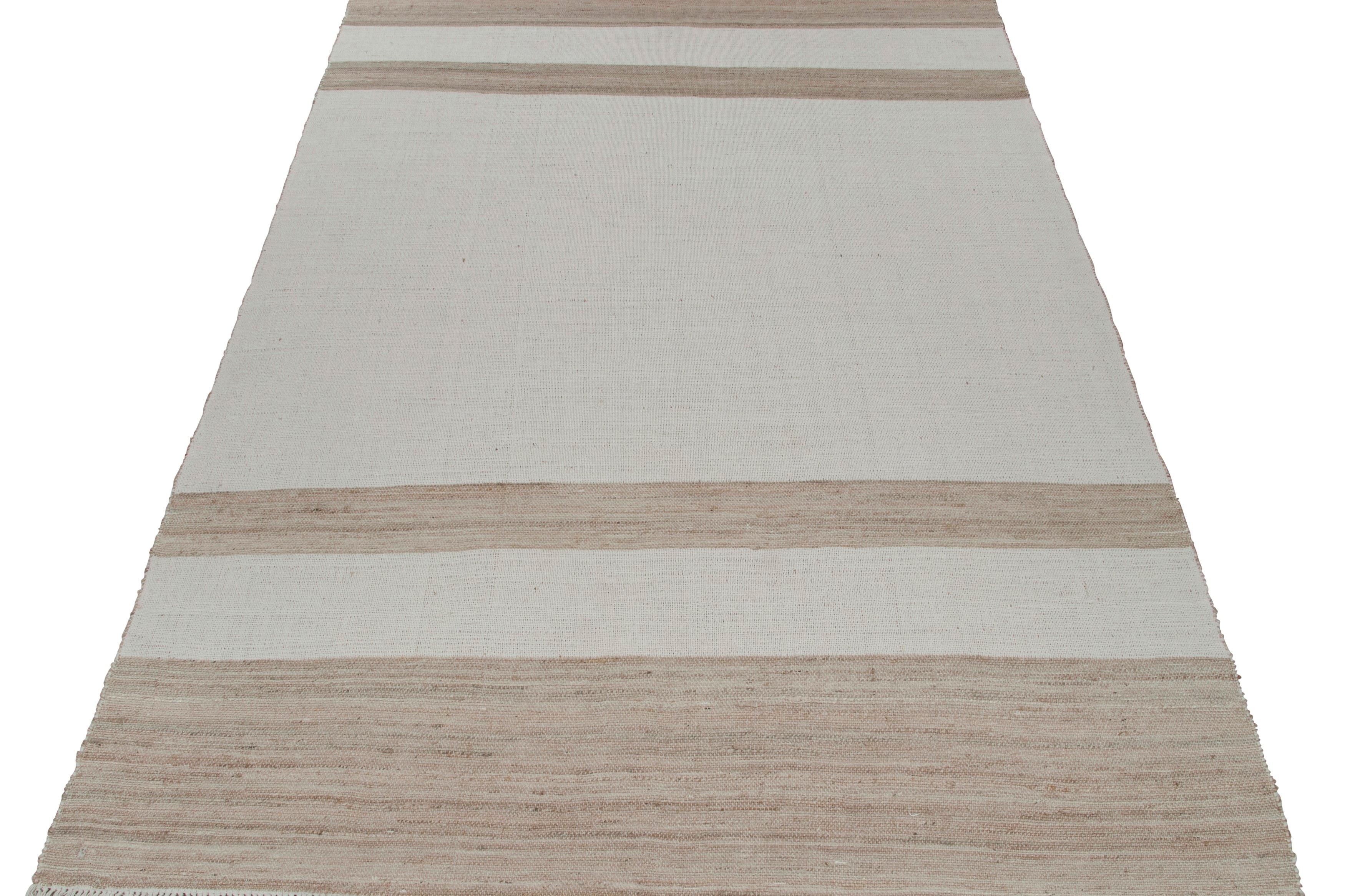 Kilim de yute contemporáneo de Rug & Kilim en rayas blancas y beige-marrón en Nuevo estado para la venta en Long Island City, NY