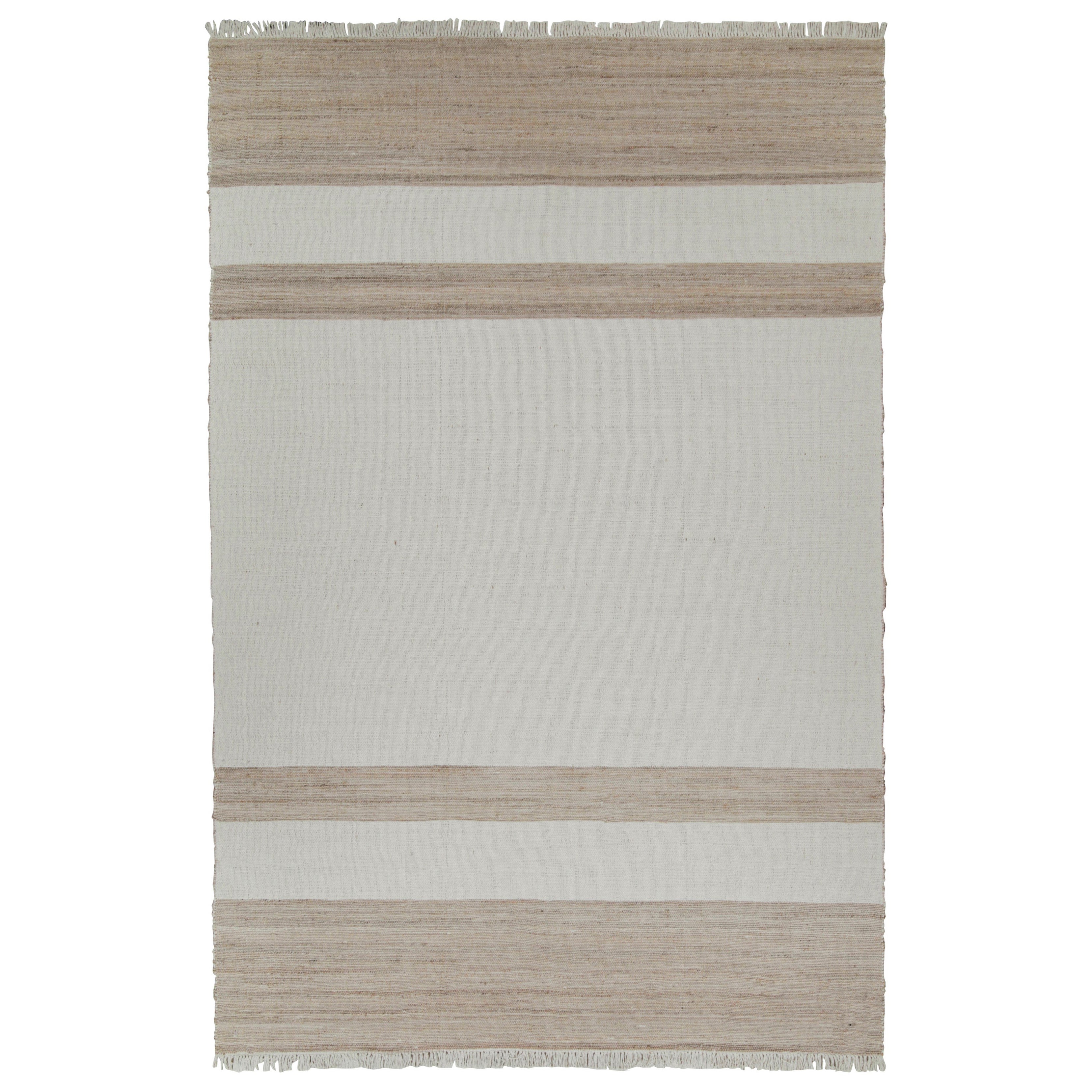 Rug & Kilim's Contemporary Jute Kilim in Weiß und Beige-Braun gestreift im Angebot