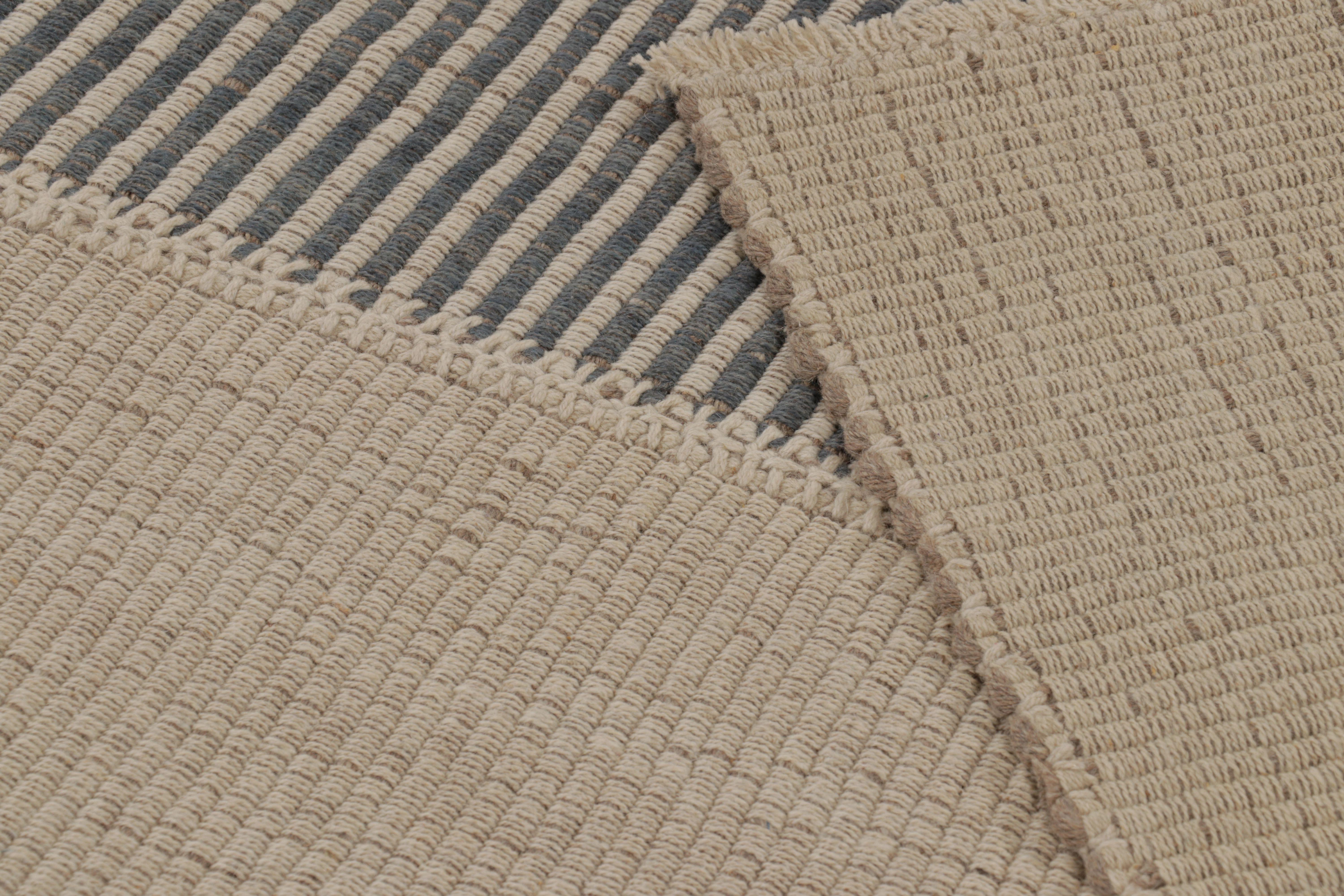 Laine Rug & Kilim's Contemporary Kilim, Beige with Gray Textural Stripes (Kilim contemporain, beige et rayures texturées grises) en vente