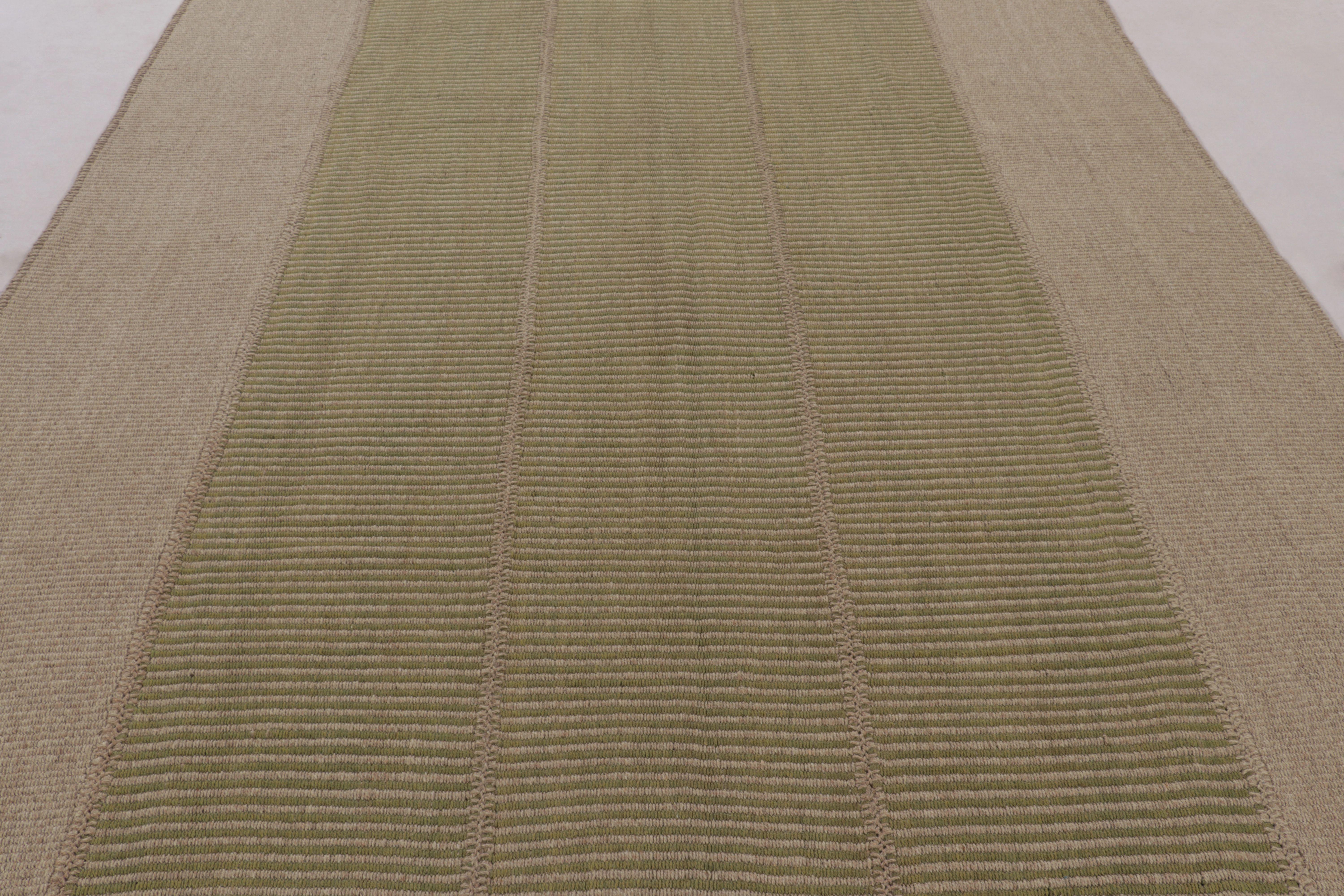 Kilim contemporáneo de Rug & Kilim, beige con rayas de textura verde Siglo XXI y contemporáneo en venta