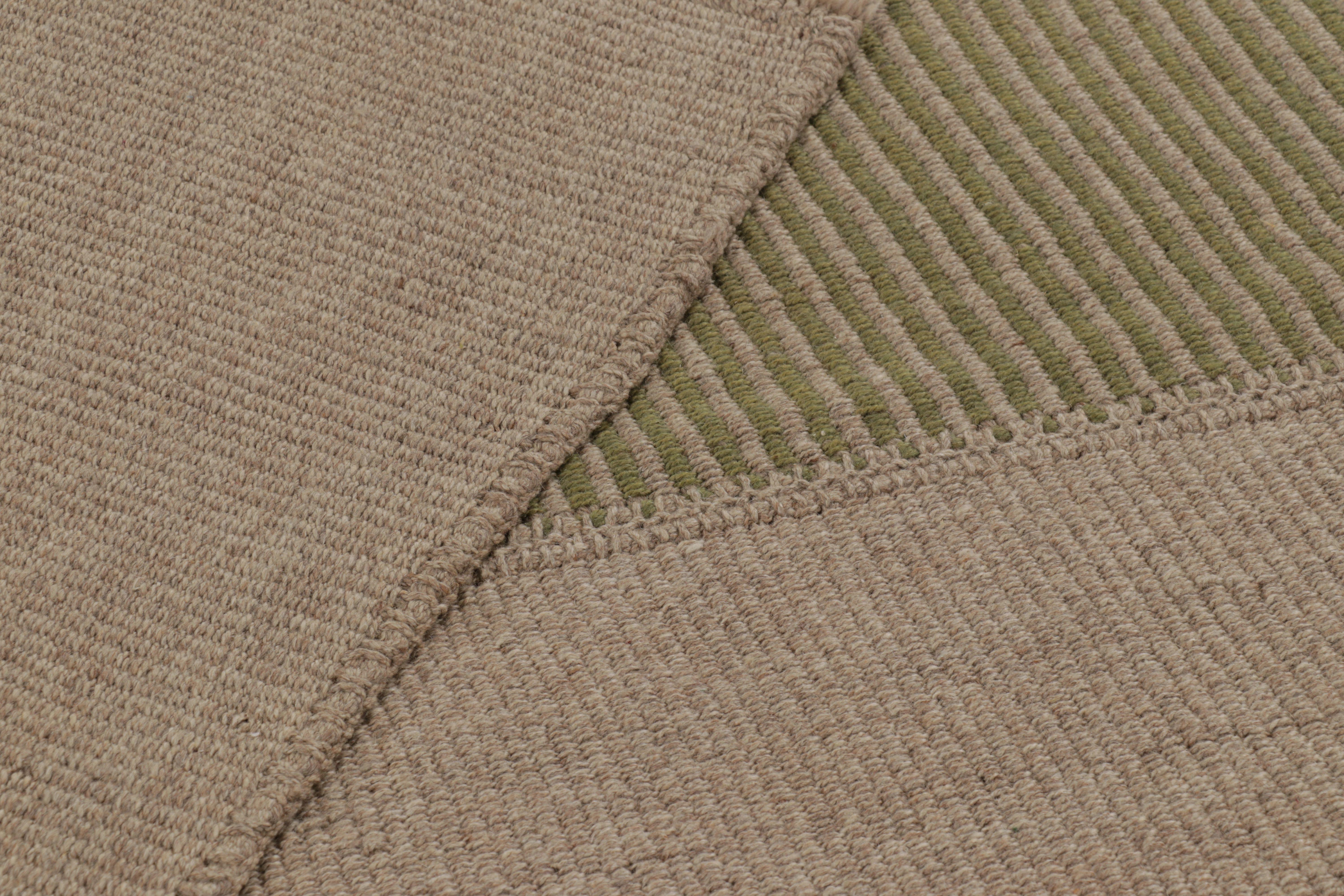 Kilim contemporáneo de Rug & Kilim, beige con rayas de textura verde en venta 1