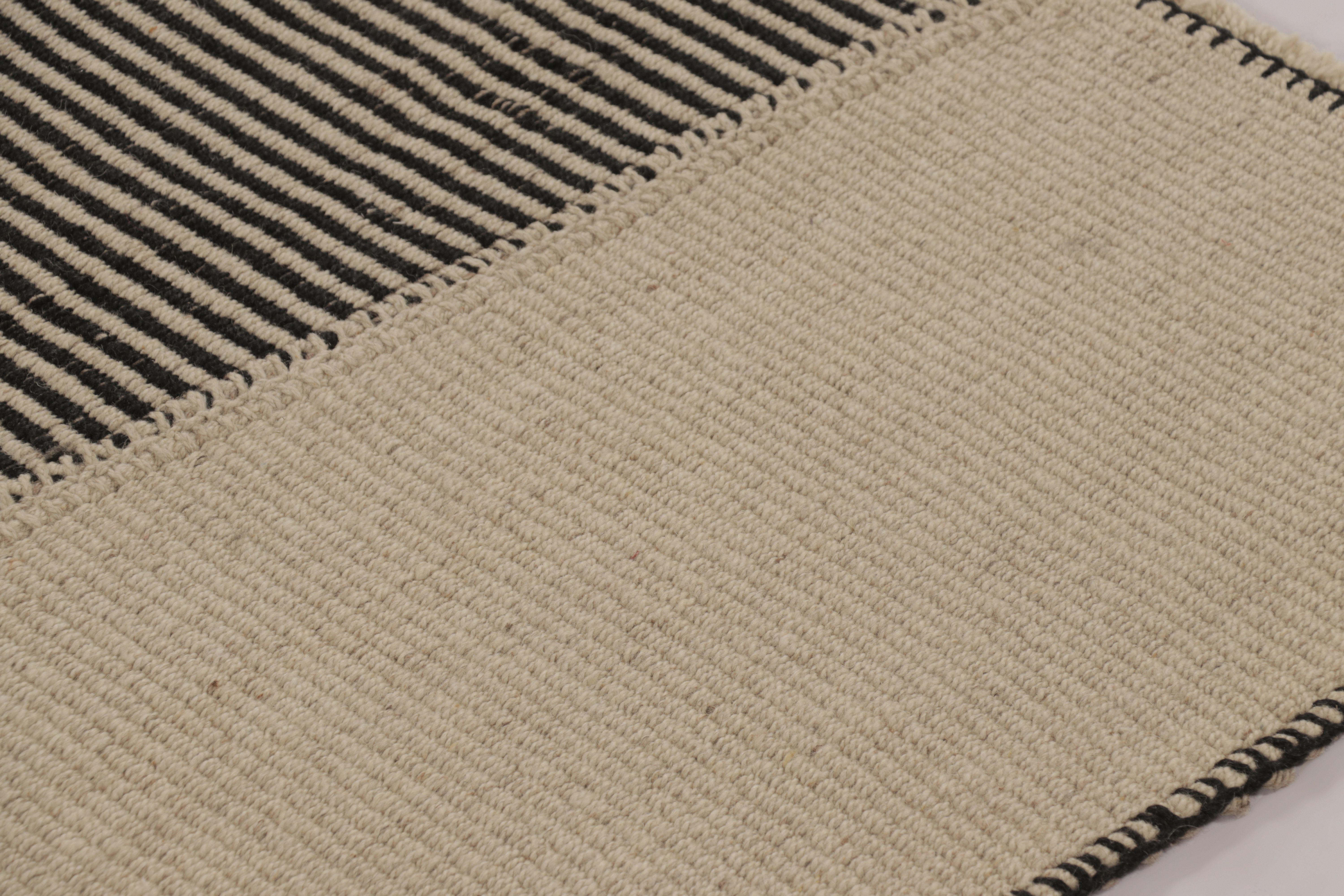 Dieser 8x10 große zeitgenössische Kelim aus handgewebter Wolle stammt aus einer aufregenden neuen Flachgewebekollektion von Rug & Kilim, die nach Maß gefertigt wird.

Über das Design:
