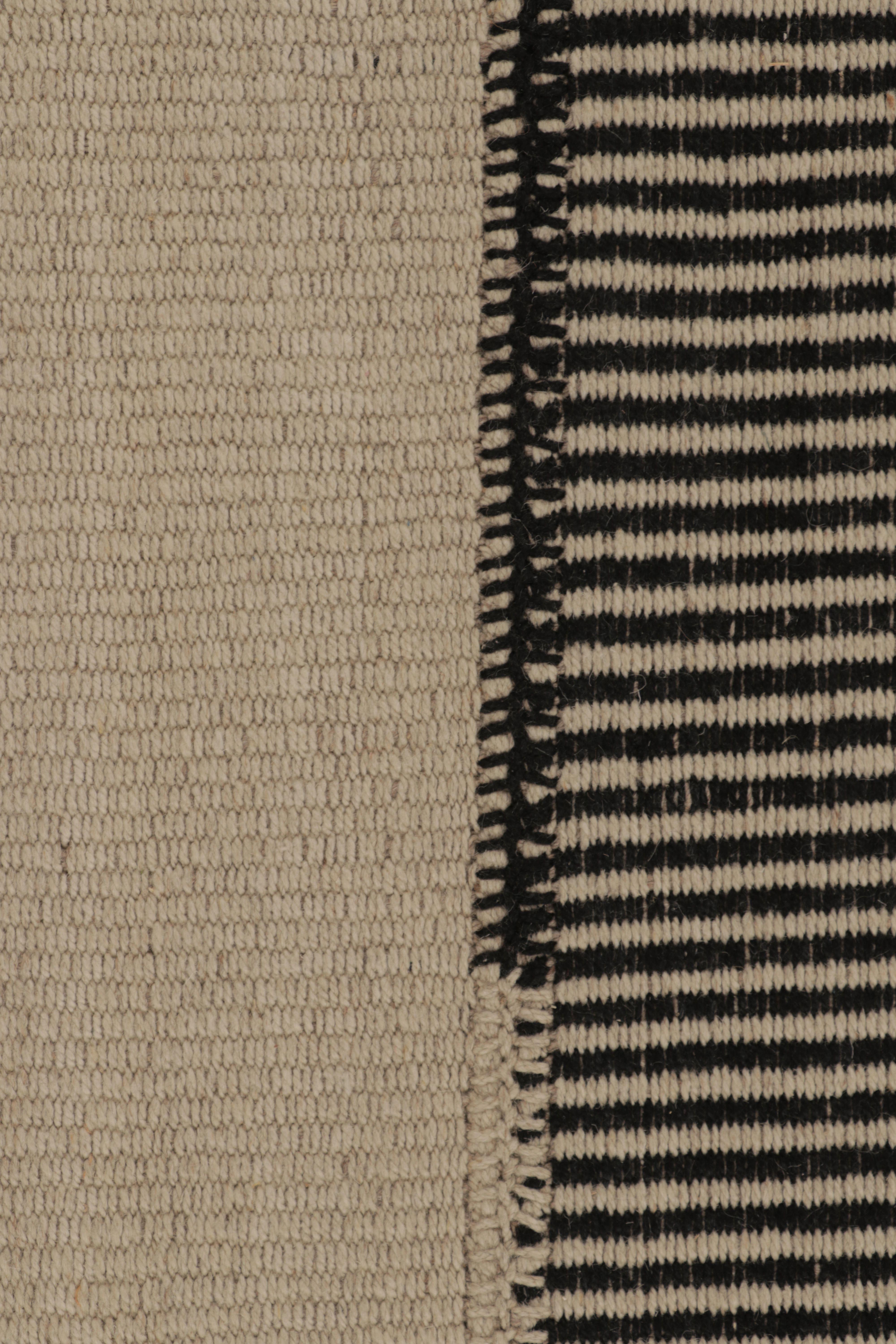 Rug & Kilim's Contemporary Kilim, Black and Cream White Textural Stripes (Afghanisch) im Angebot