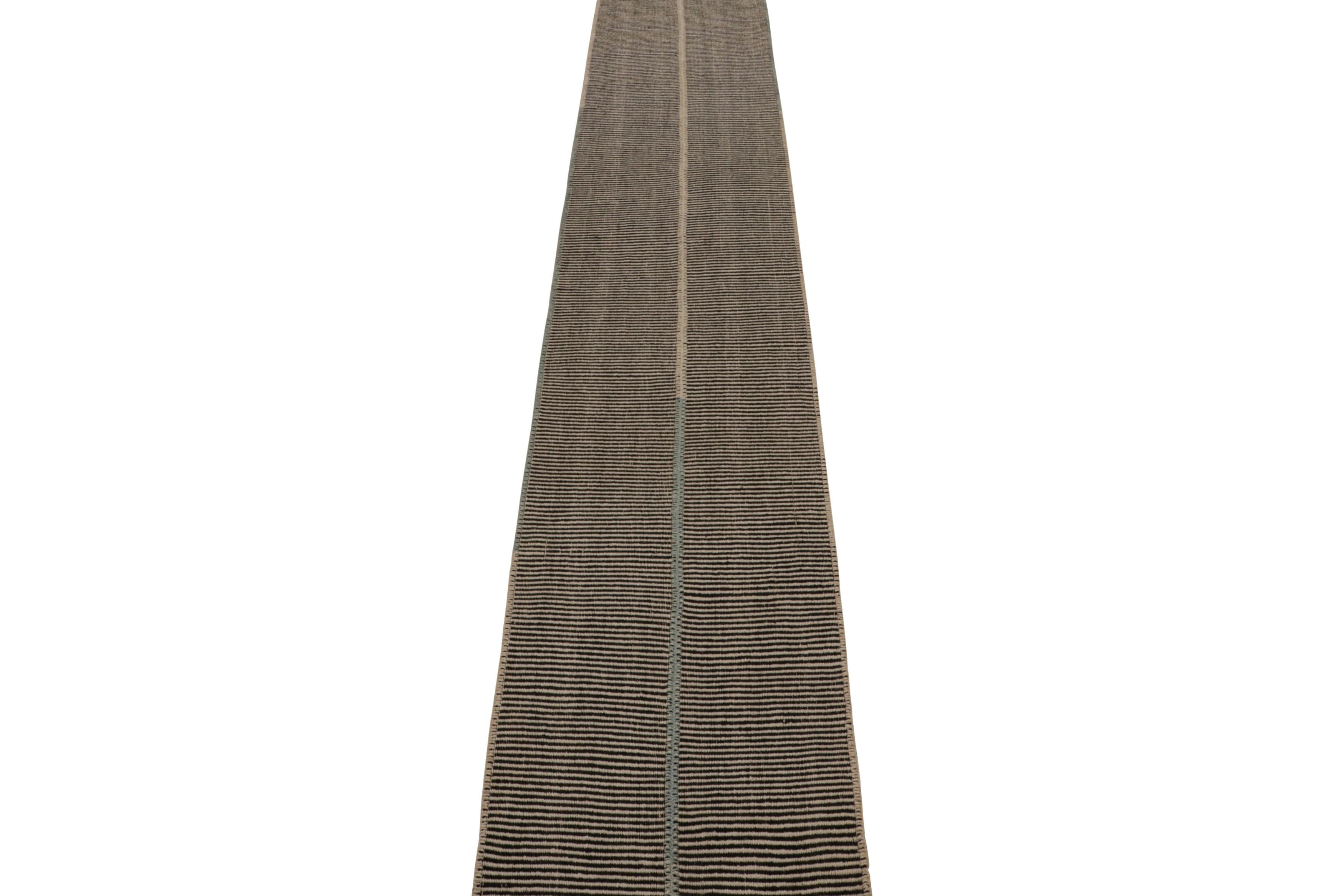 Rug & Kilim's Contemporary Kilim Extra-Long Runner Rug, in Beige und Schwarz (Moderne) im Angebot