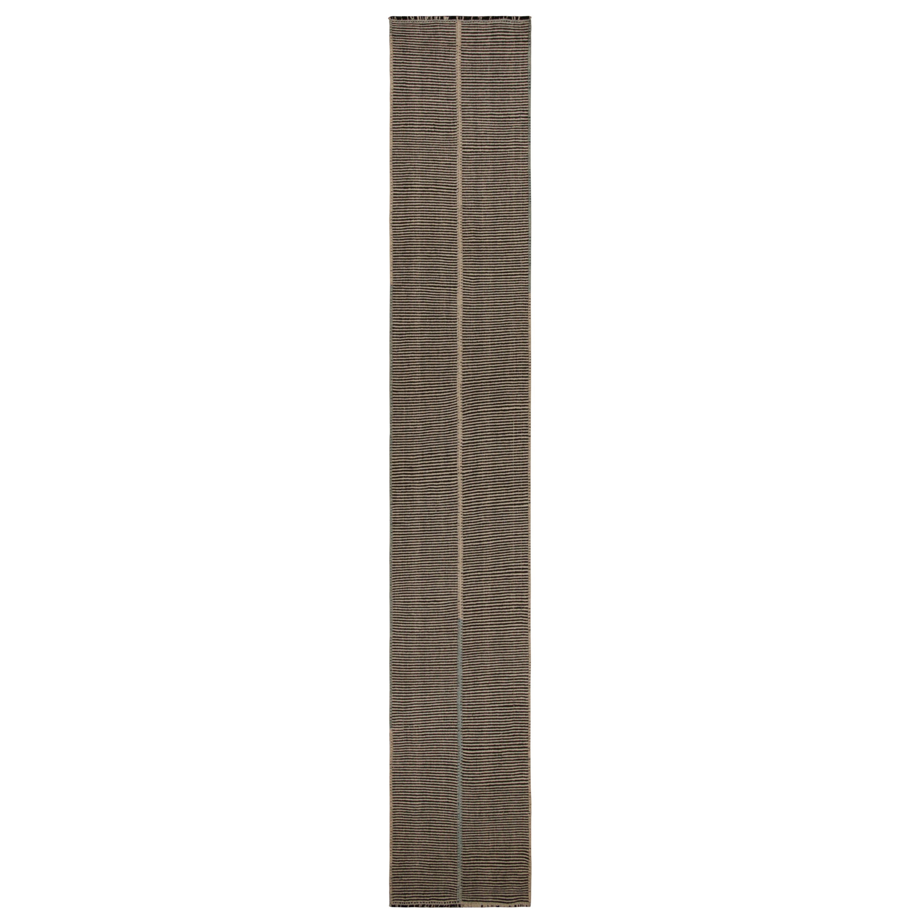 Rug & Kilim's Contemporary Kilim Extra-Long Runner Rug, in Beige und Schwarz