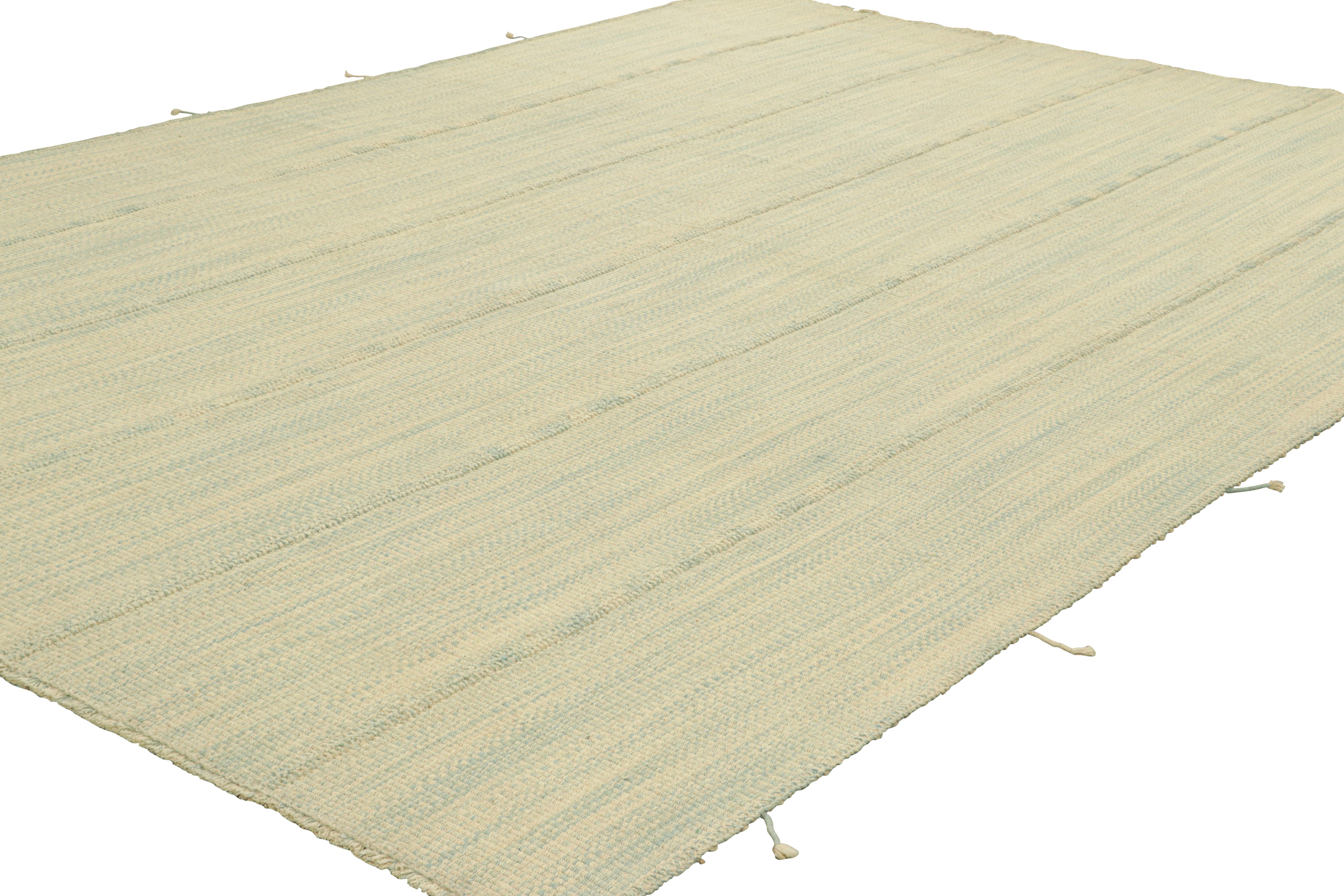 Rug & Kilim's Contemporary Kilim in Beige und Blau Texturstreifen (Afghanisch) im Angebot