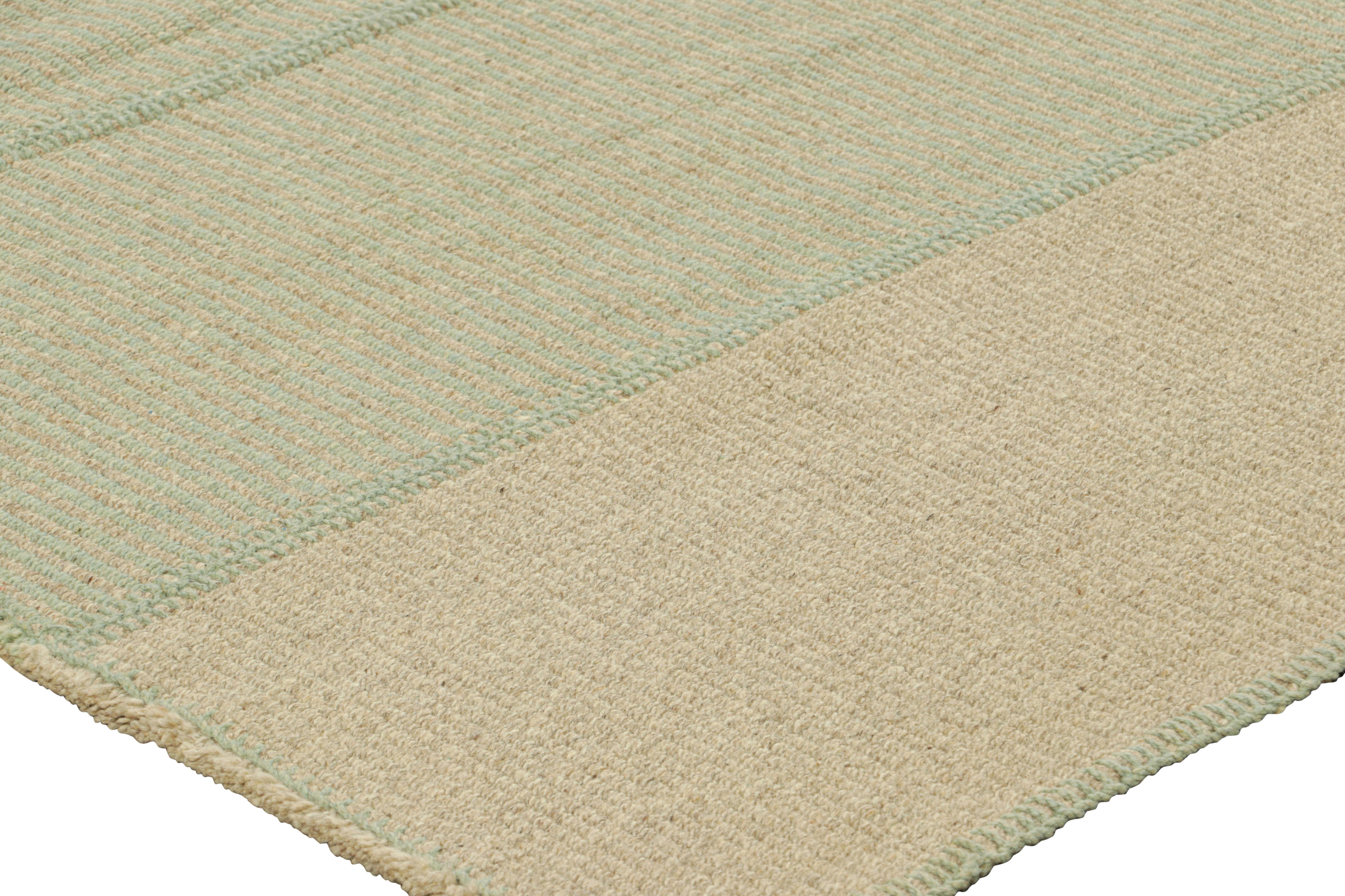 Rug & Kilim è un kilim contemporaneo a strisce beige e blu. In condizioni Nuovo in vendita a Long Island City, NY