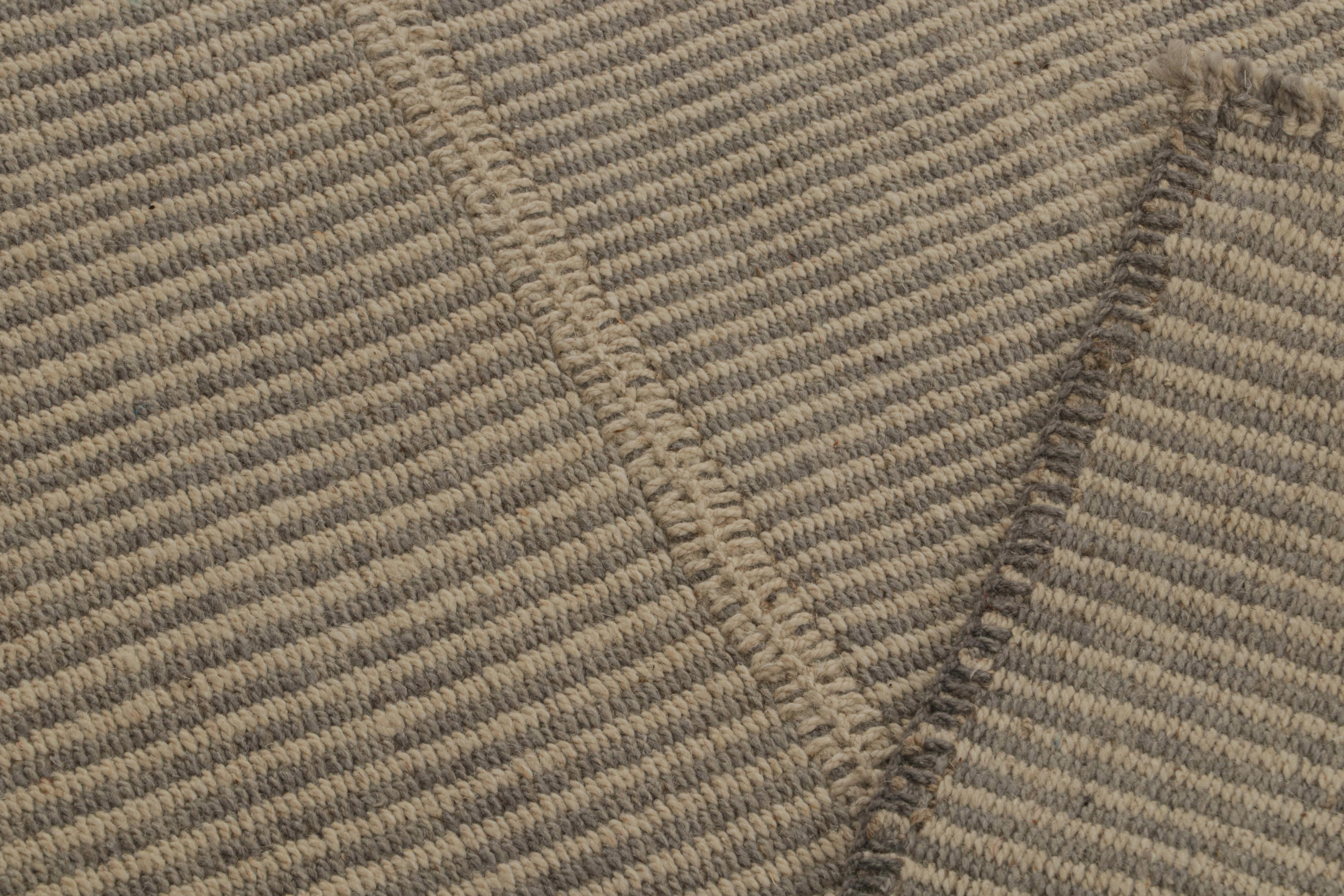 XXI secolo e contemporaneo Rug & Kilim: Kilim contemporaneo con accenti beige e marroni in vendita