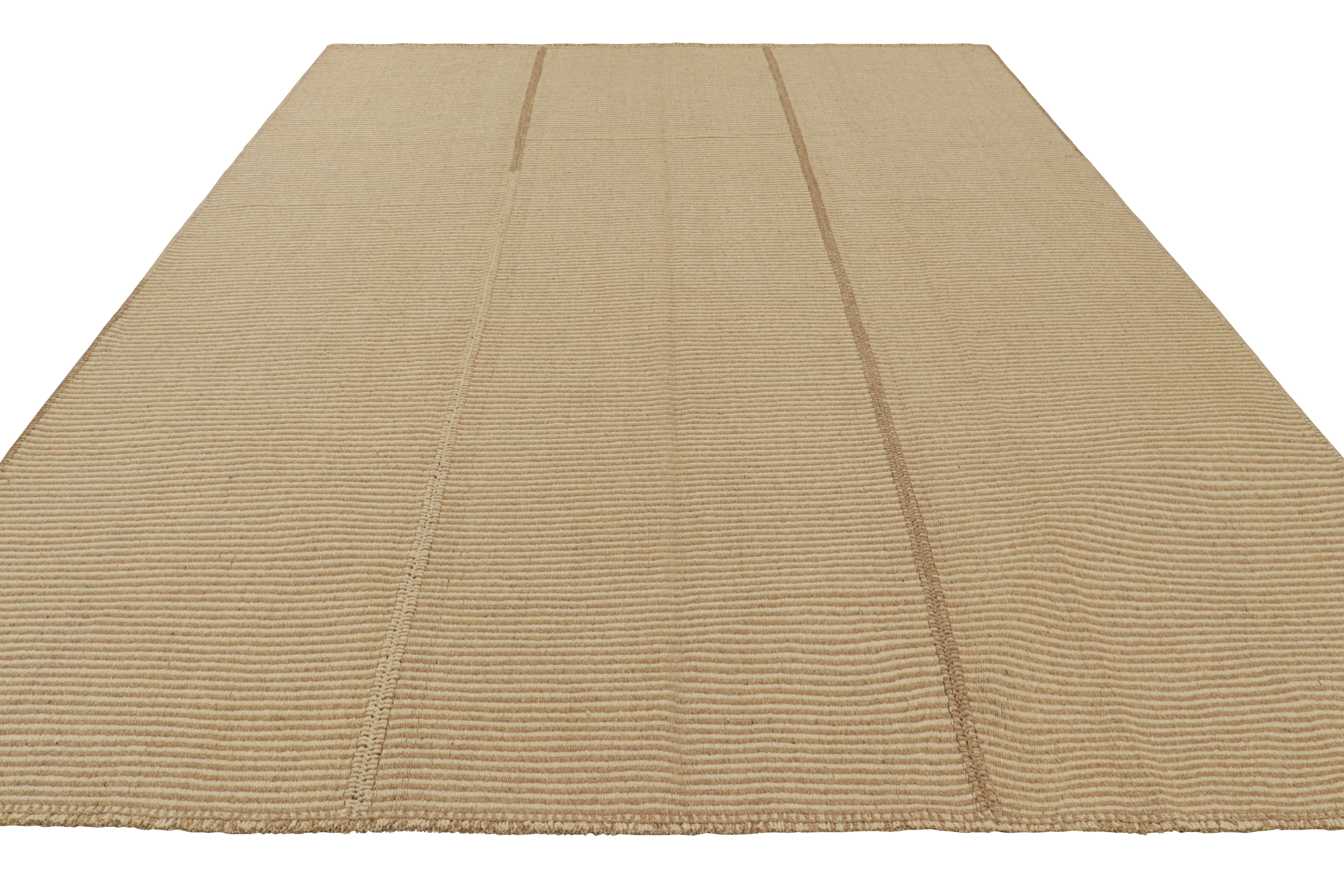 Kilim contemporáneo de Rug & Kilim en rayas de textura beige y marrón Tejido a mano en venta