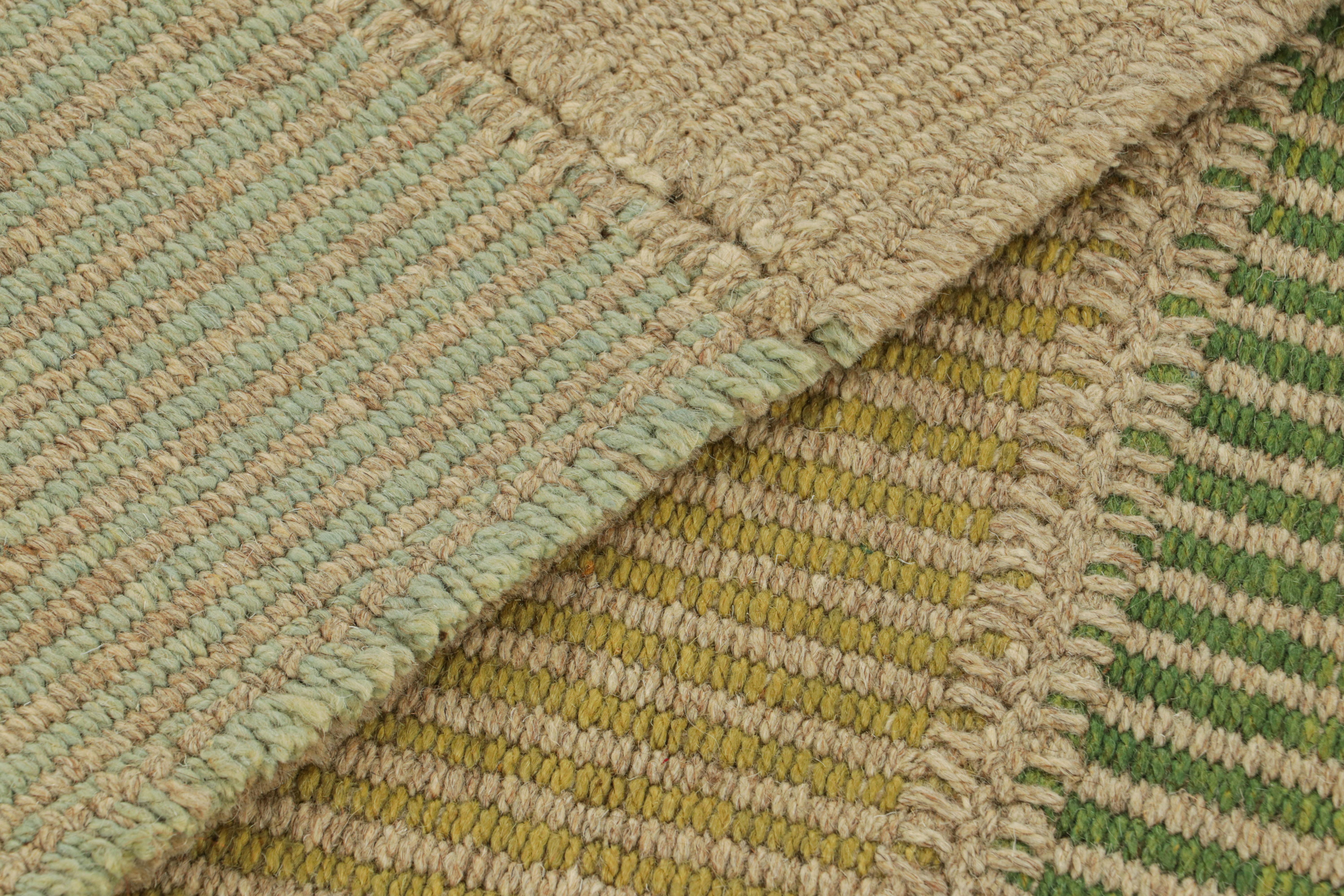 Kilim contemporáneo de Rug & Kilim en beige y rayas de colores texturadas Siglo XXI y contemporáneo en venta