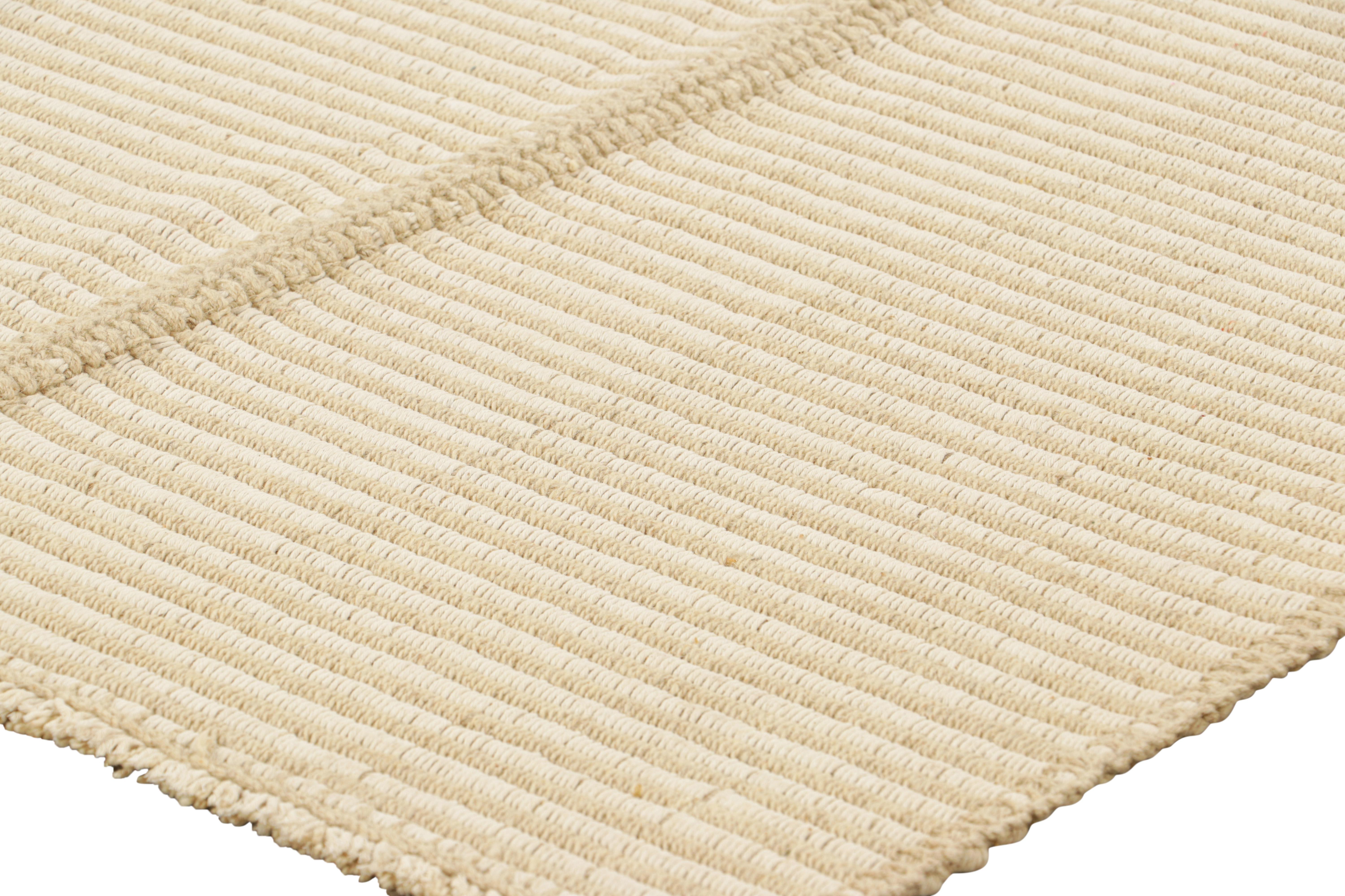 Rug & Kilim - Kilim contemporaneo a strisce beige e bianco panna In condizioni Nuovo in vendita a Long Island City, NY