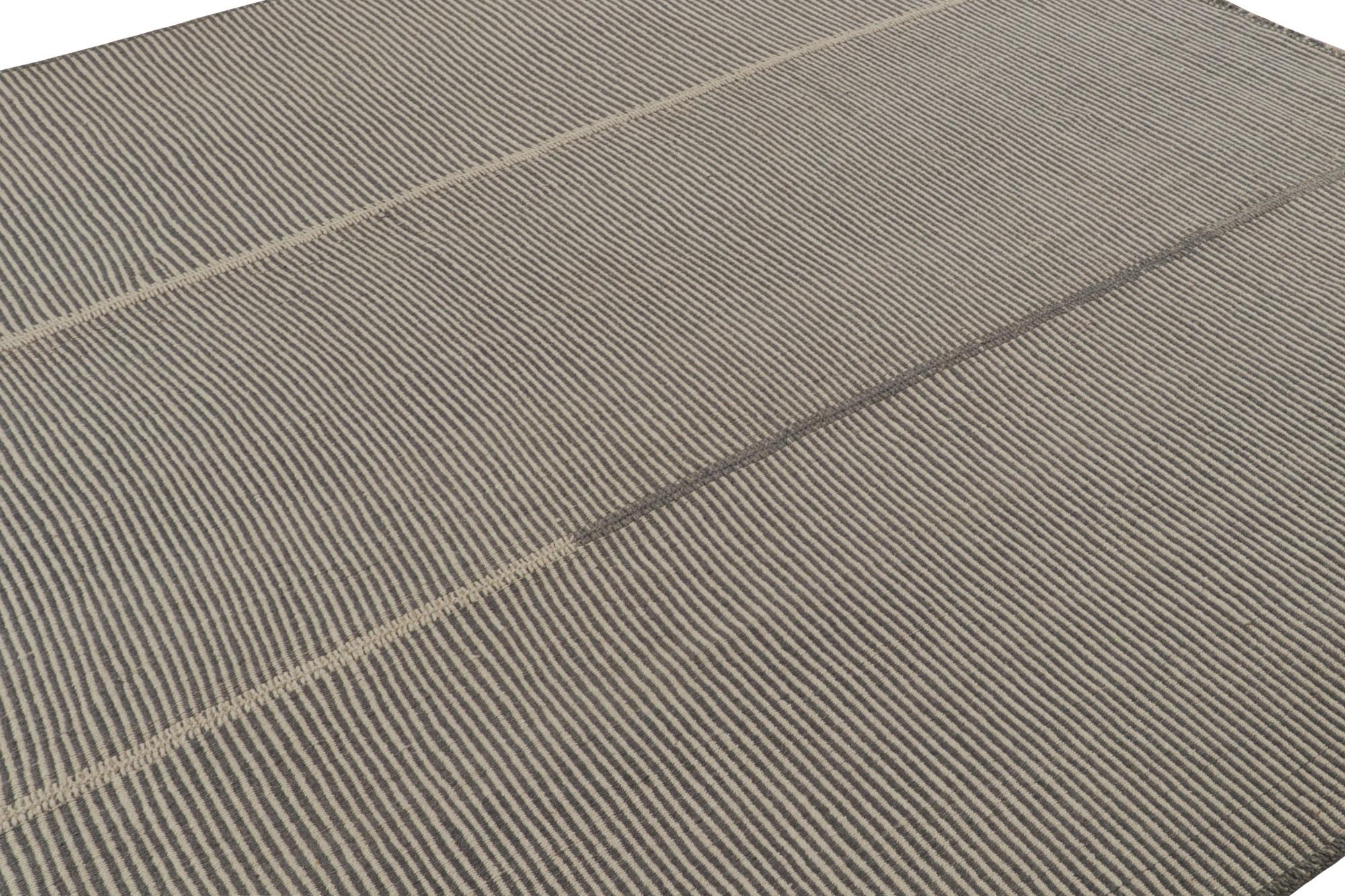 Afghano Rug & Kilim: un kilim contemporaneo a strisce beige e grigie in vendita