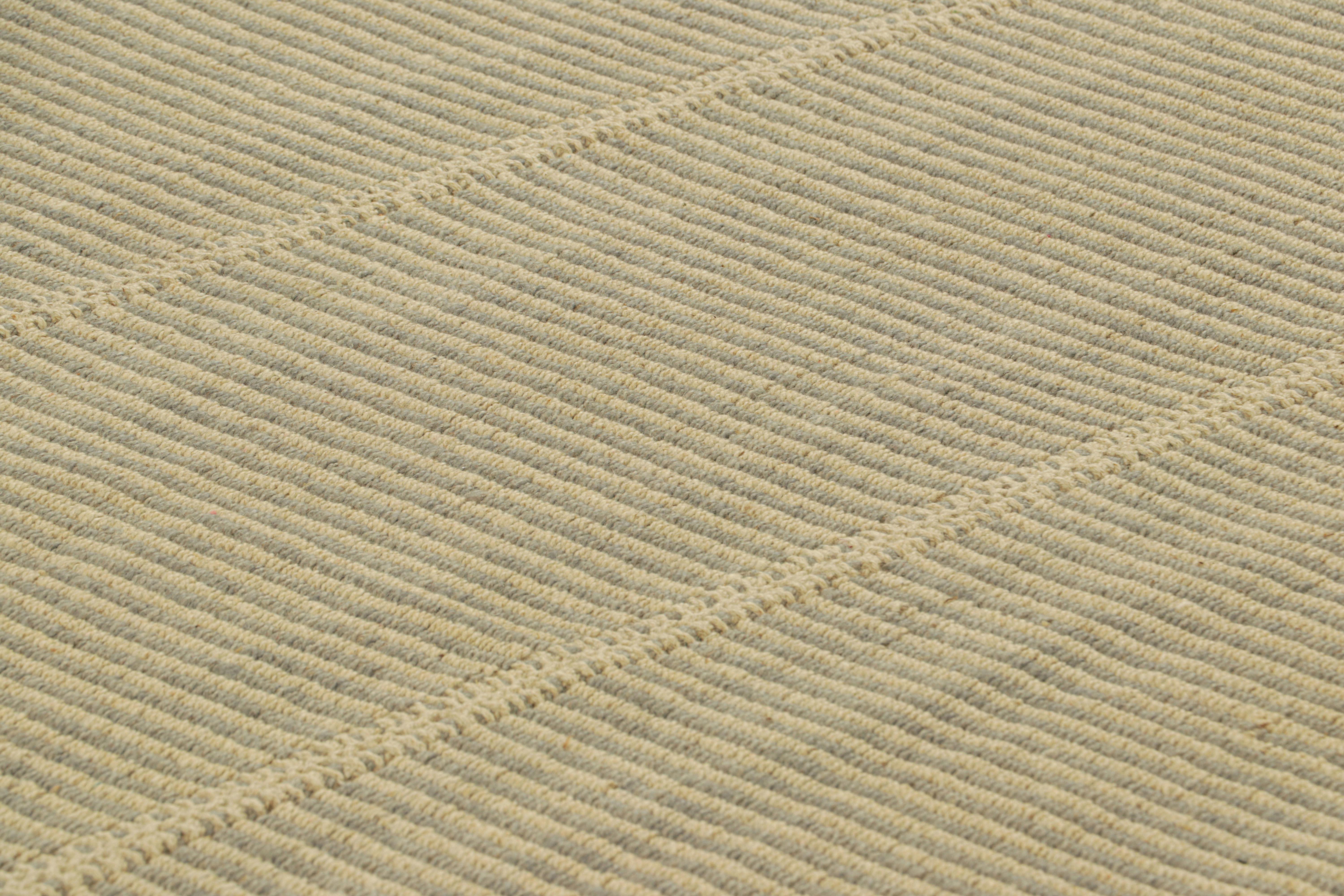 Dieser handgewebte 8x10-Kilim aus Wolle stammt aus einer neuen, originellen, modernen Flachgewebe-Kollektion von Rug & Kilim.

Über das Design: 

Diese liebevoll Rez Kilims